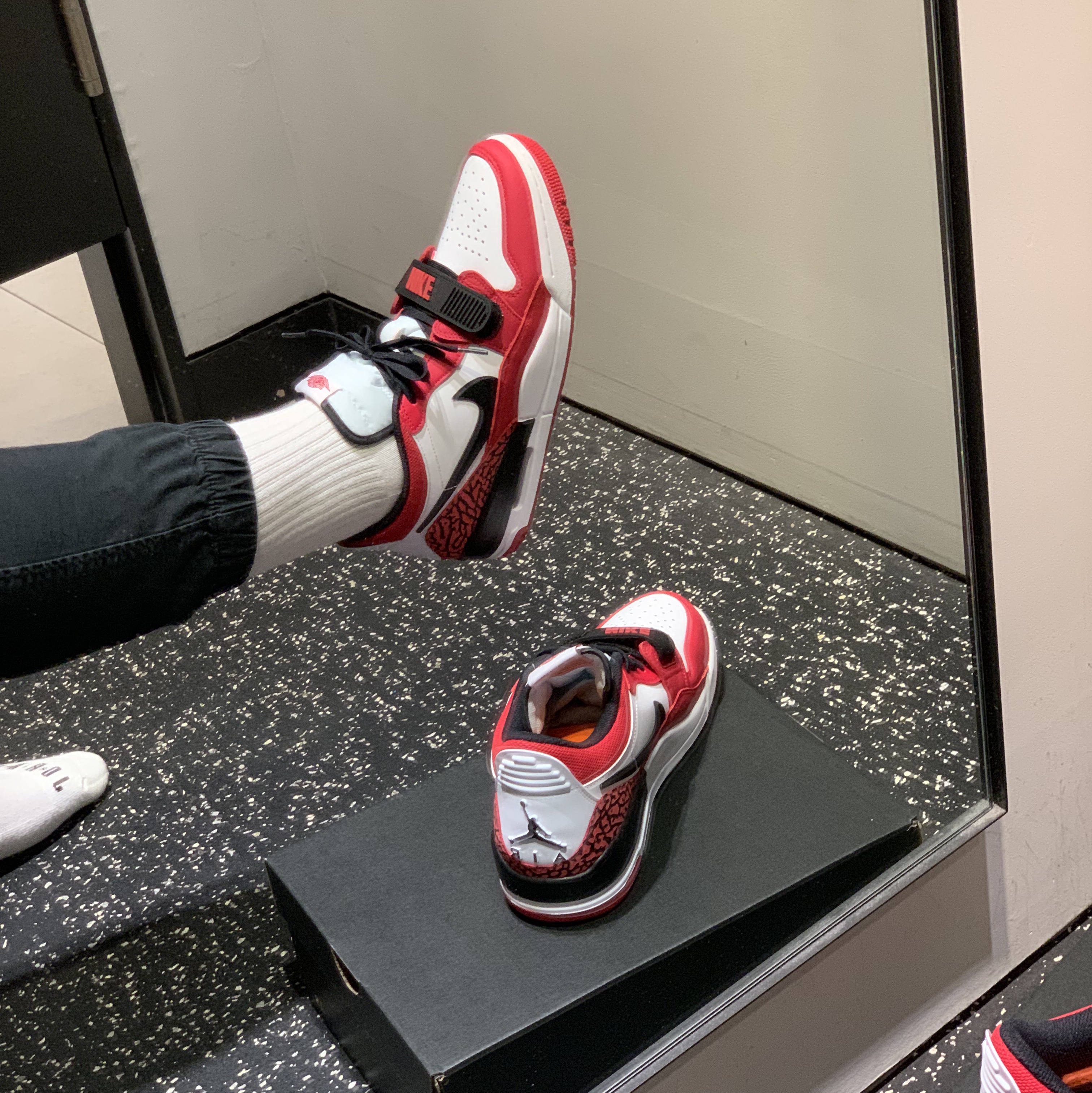 Jordan Legacy 312 Low Chicago 2022 착용 스타일 - 2