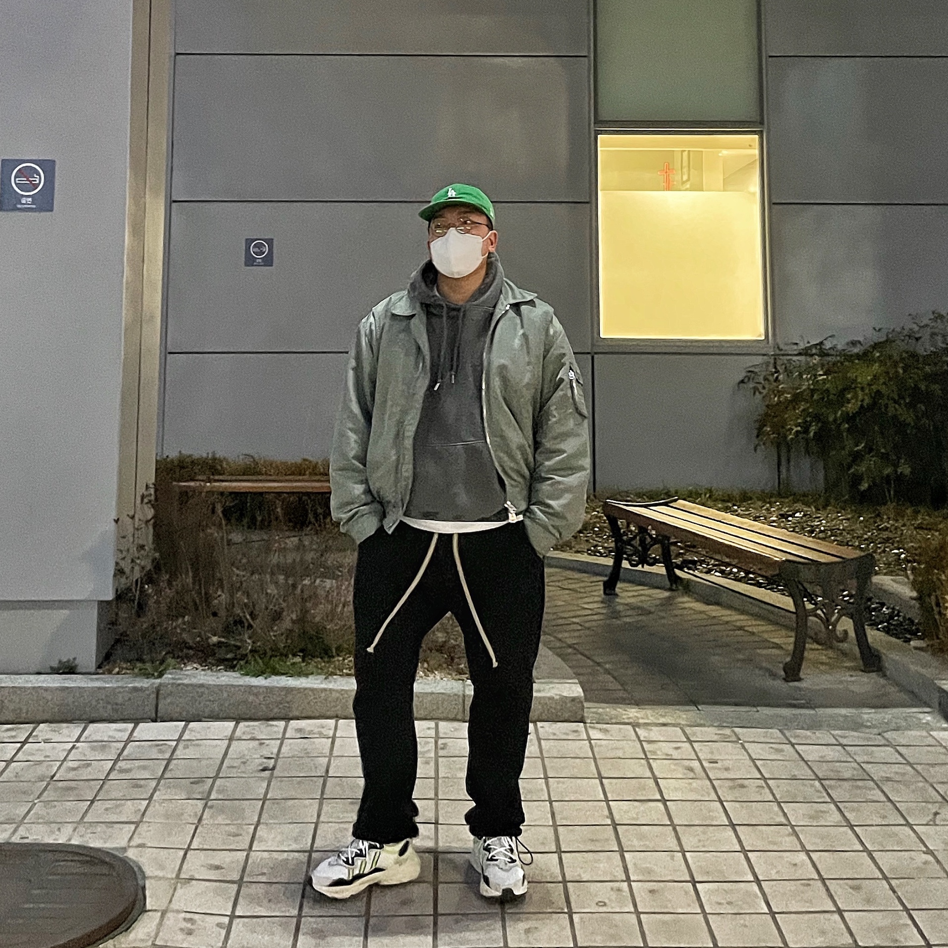 Adidas Ozweego X-Model Pack 착용 스타일