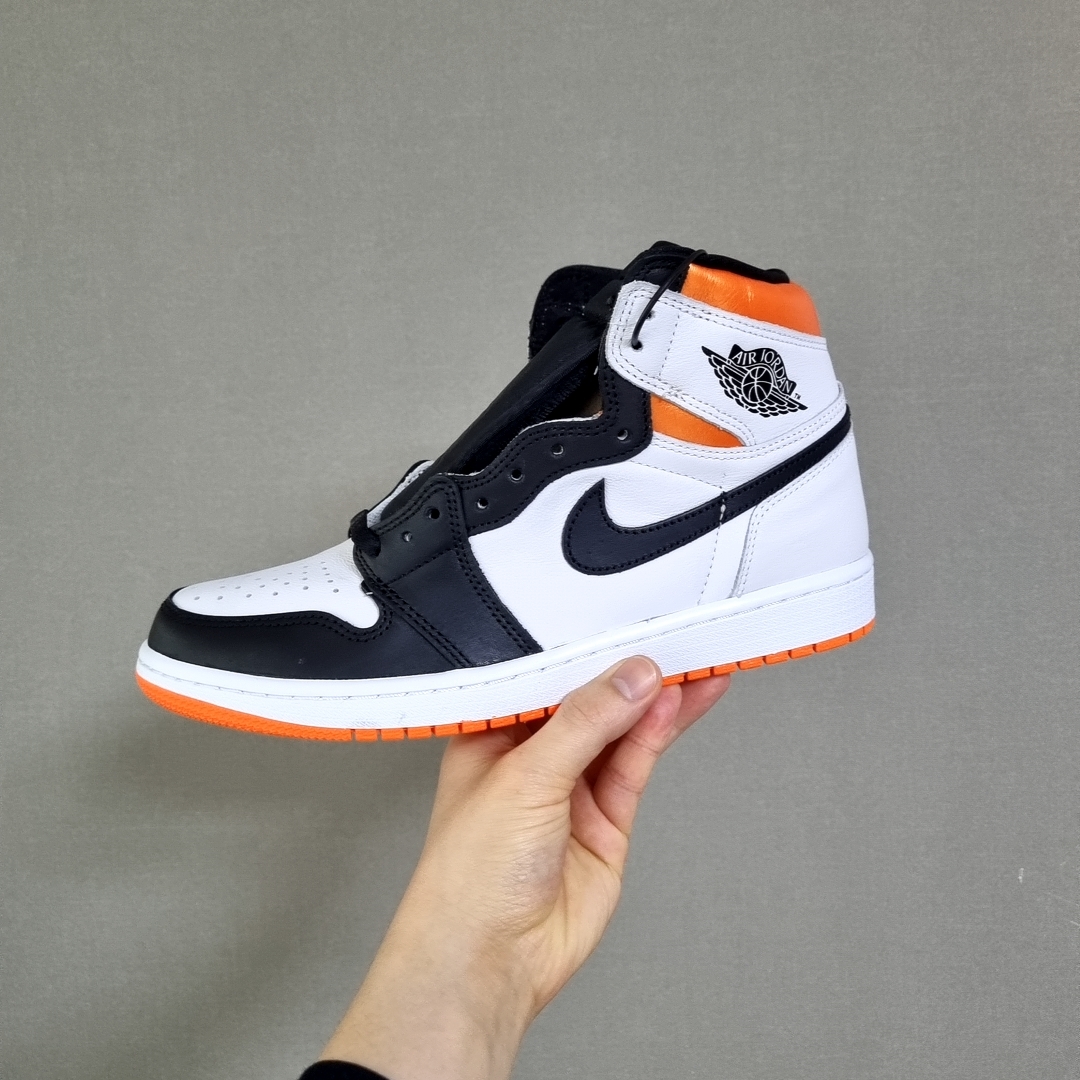 Jordan 1 Retro High OG Electro Orange 착용 스타일