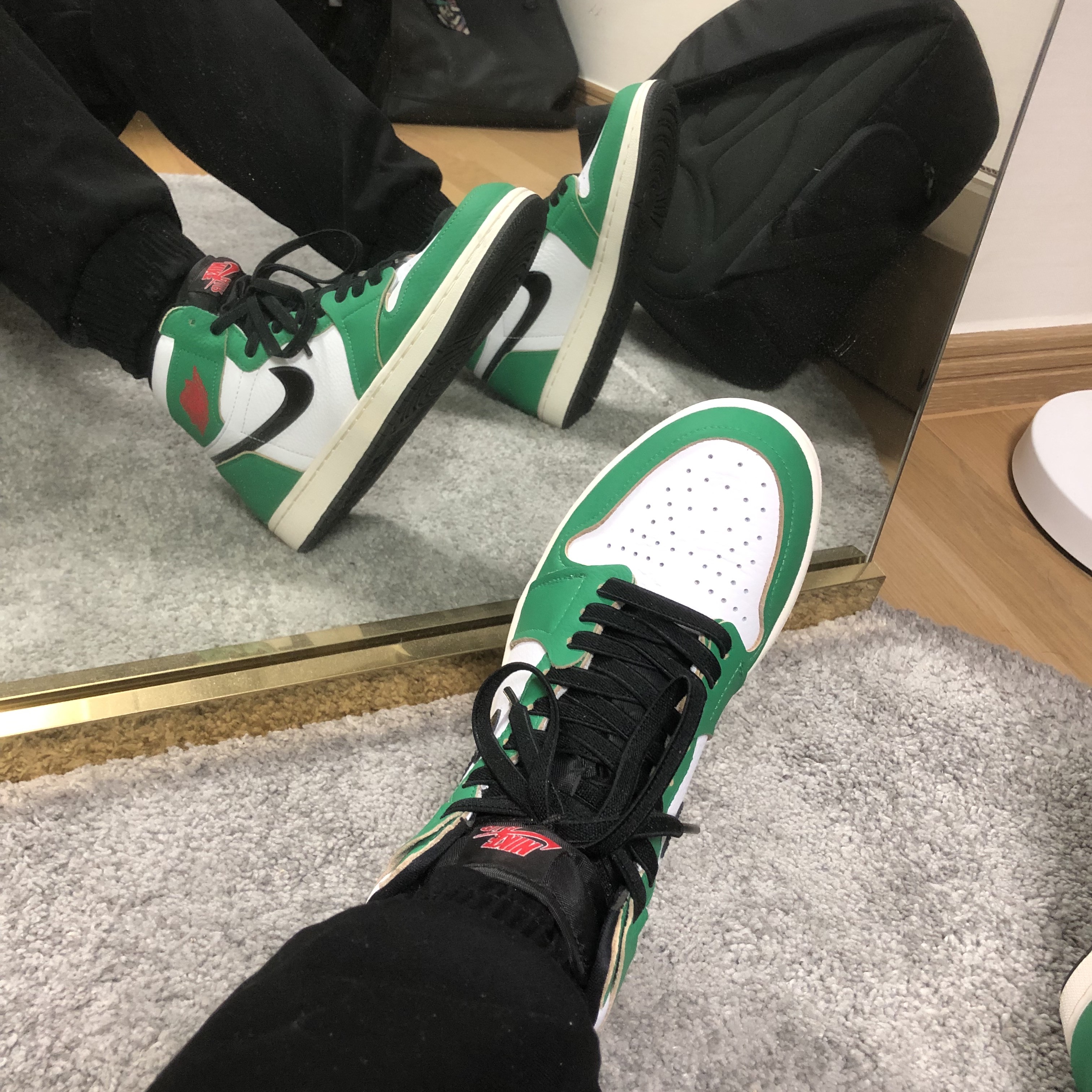 (W) Jordan 1 Retro High OG Lucky Green, Nike Dunk Low Retro Black 착용 스타일 - 3