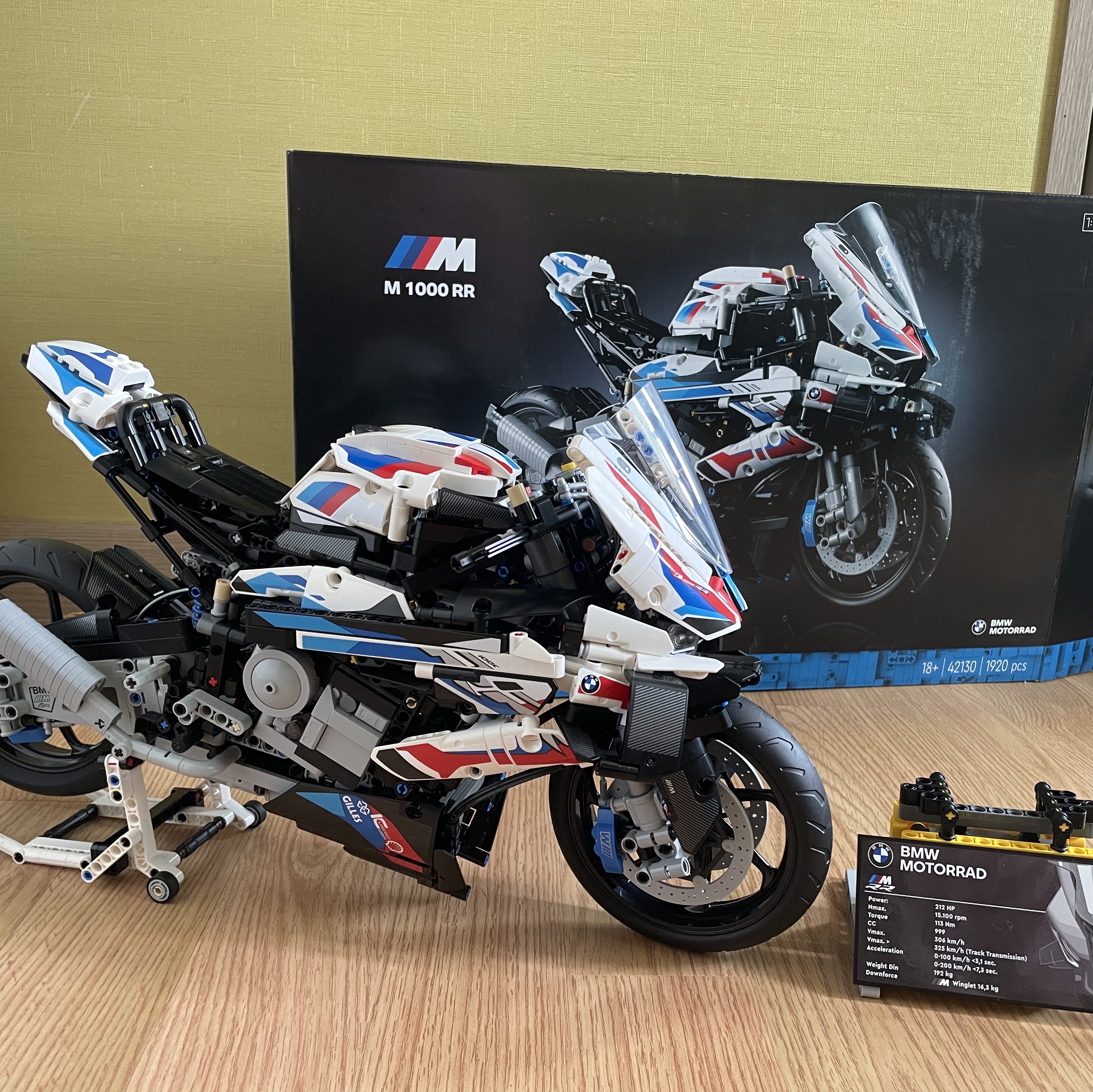 Lego BMW M 1000 RR 착용 스타일