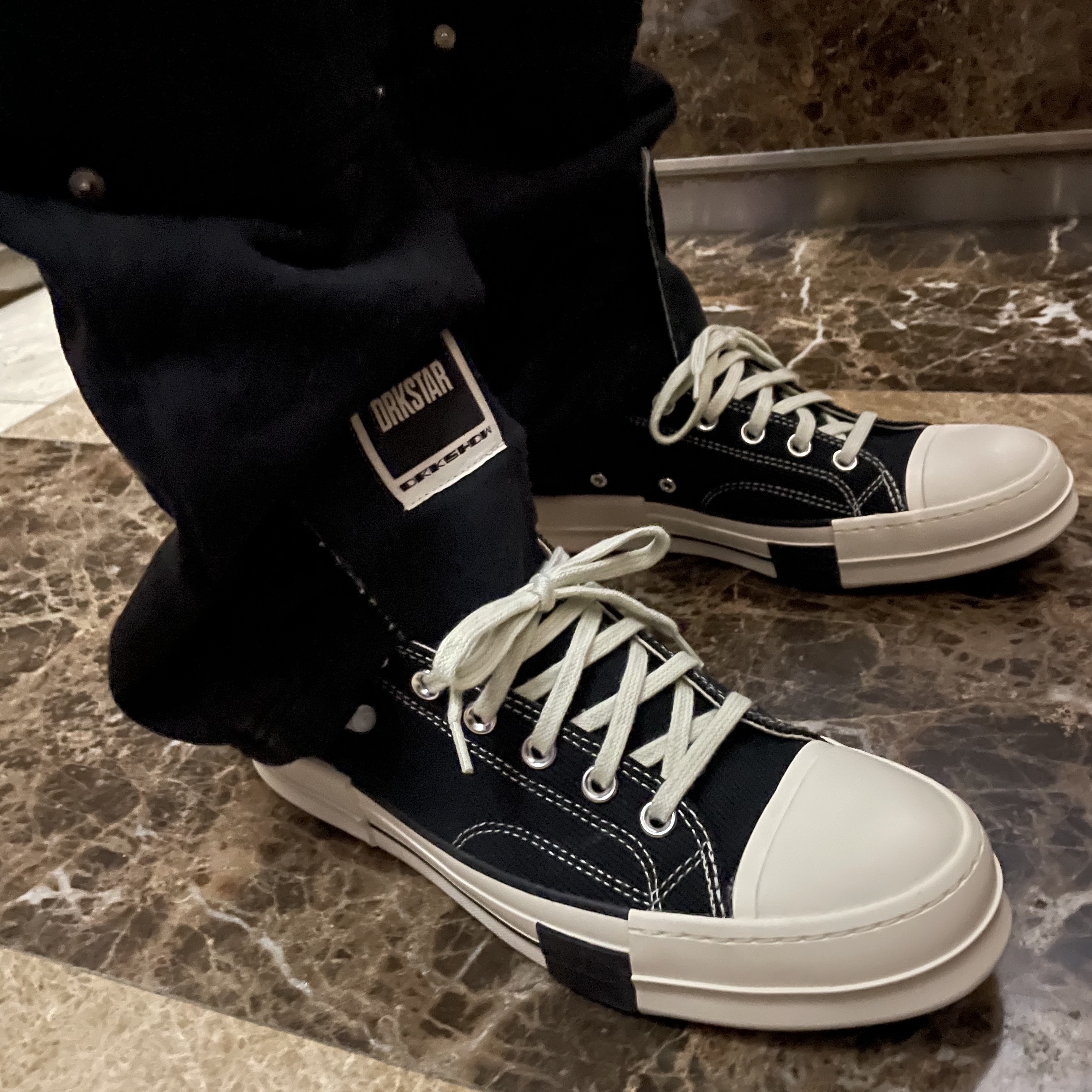Converse x Drkshdw Drkstr Chuck 70 Ox Black 착용 스타일 - 5