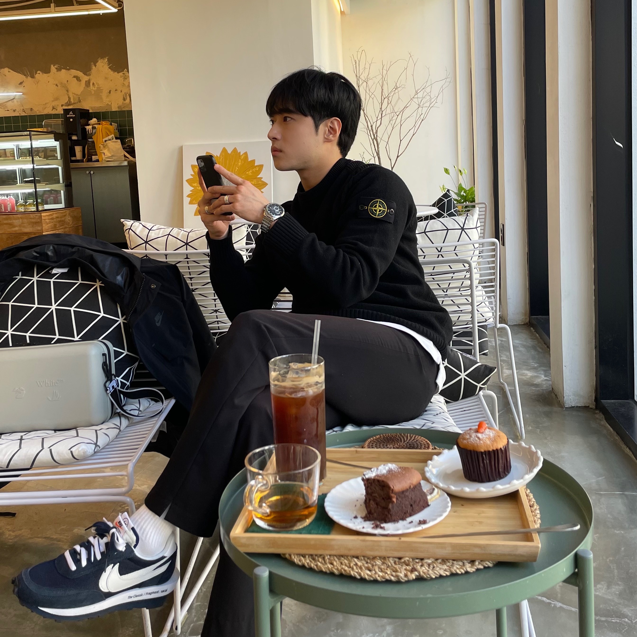 Nike x Sacai x Fragment LDWaffle Blackened Blue, Stone Island 535A3 Lambswool Sweater Black - 21FW 착용 스타일