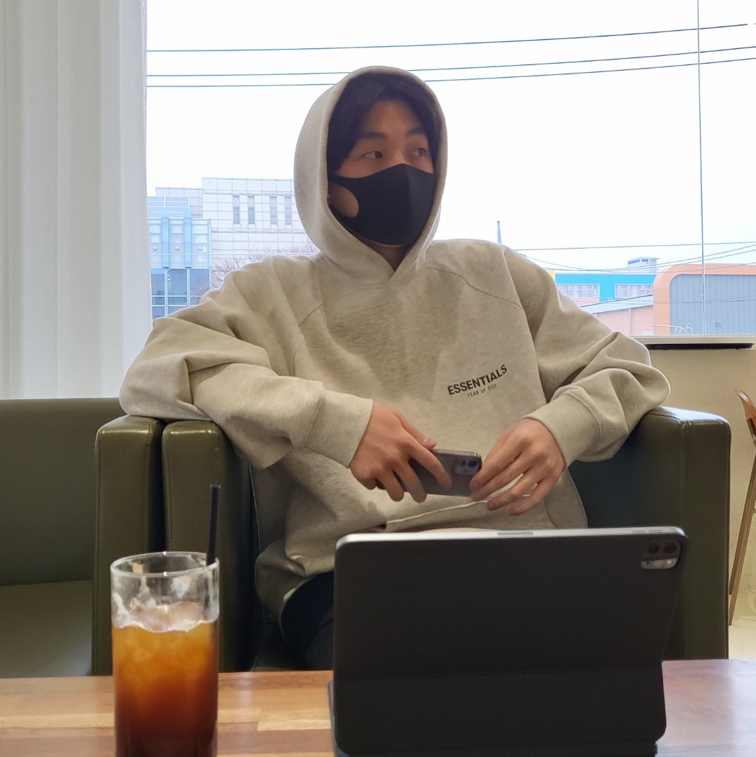 Essentials The Core Collection Pullover Hoodie Oatmeal 착용 스타일