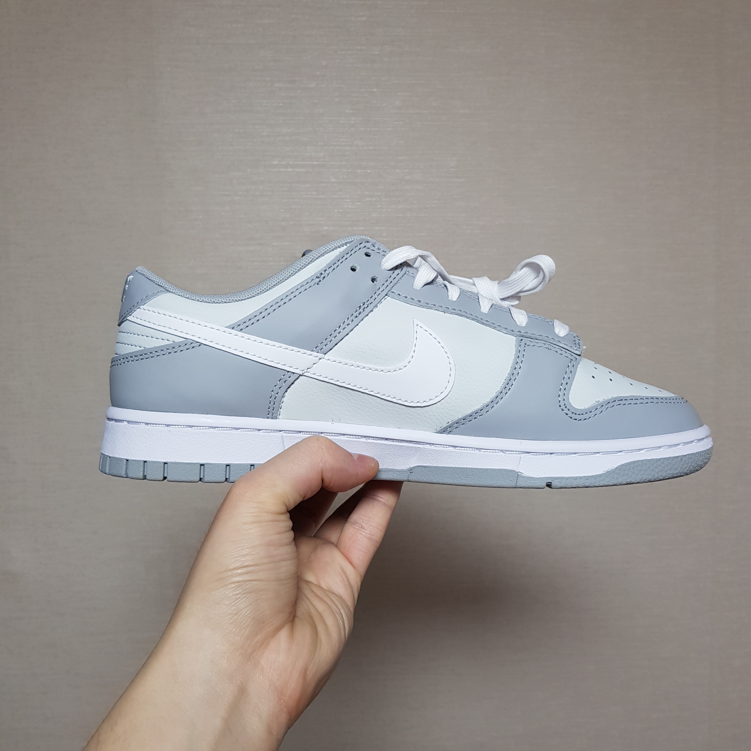 Nike Dunk Low Retro Wolf Grey 착용 스타일 - 3