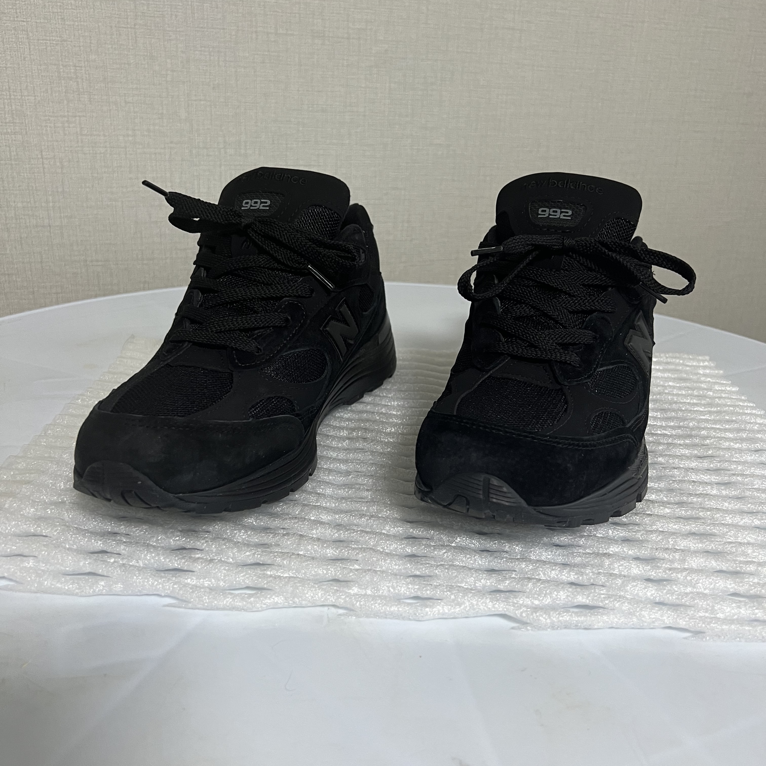 New Balance 992 Made in USA Triple Black 착용 스타일 - 1