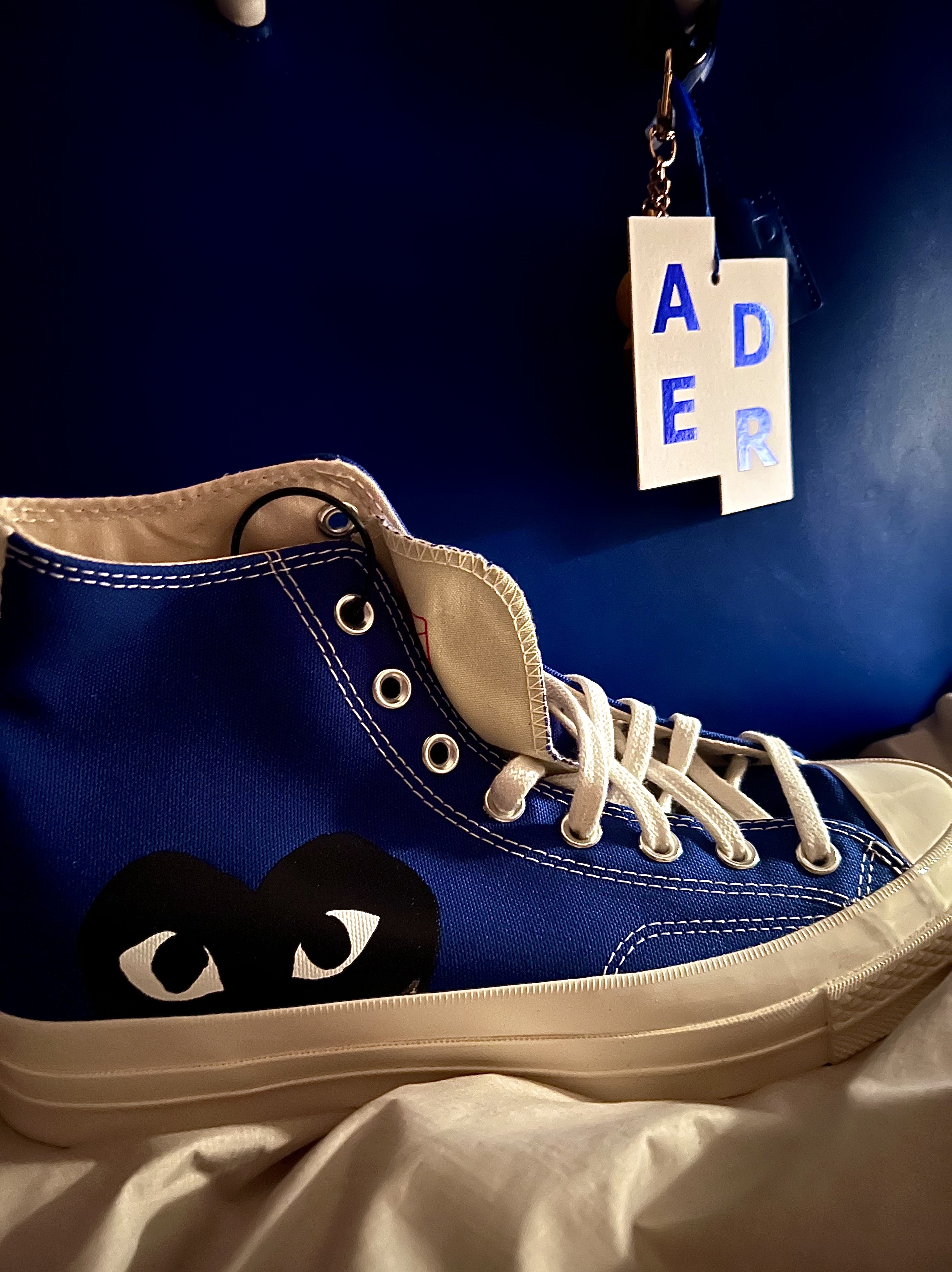 Converse x Play Comme des Garcons Chuck 70 Hi Blue Quartz, Ader Error Wide Blue Bag Blue 착용 스타일