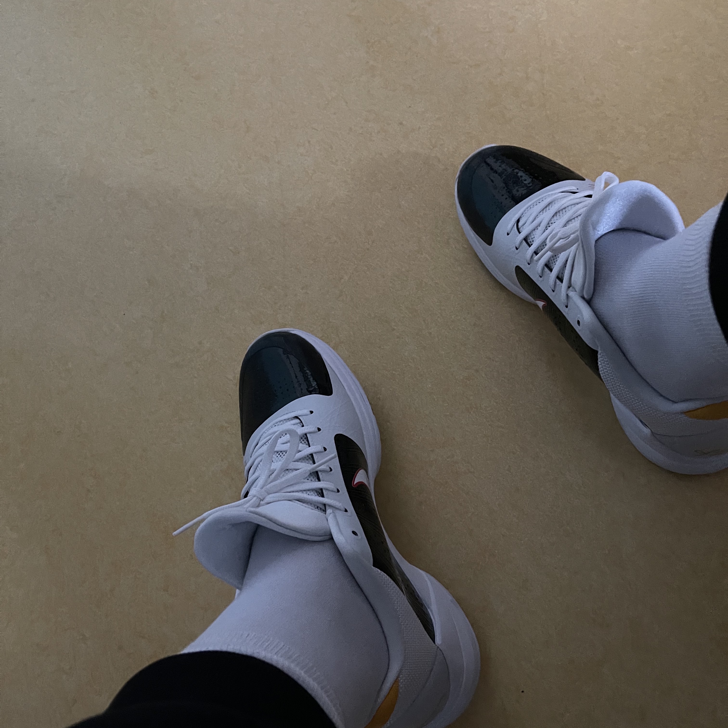 Nike Kobe 6 Protro White Del Sol, Nike Kobe 5 Protro Alternate Bruce Lee 착용 스타일 - 3