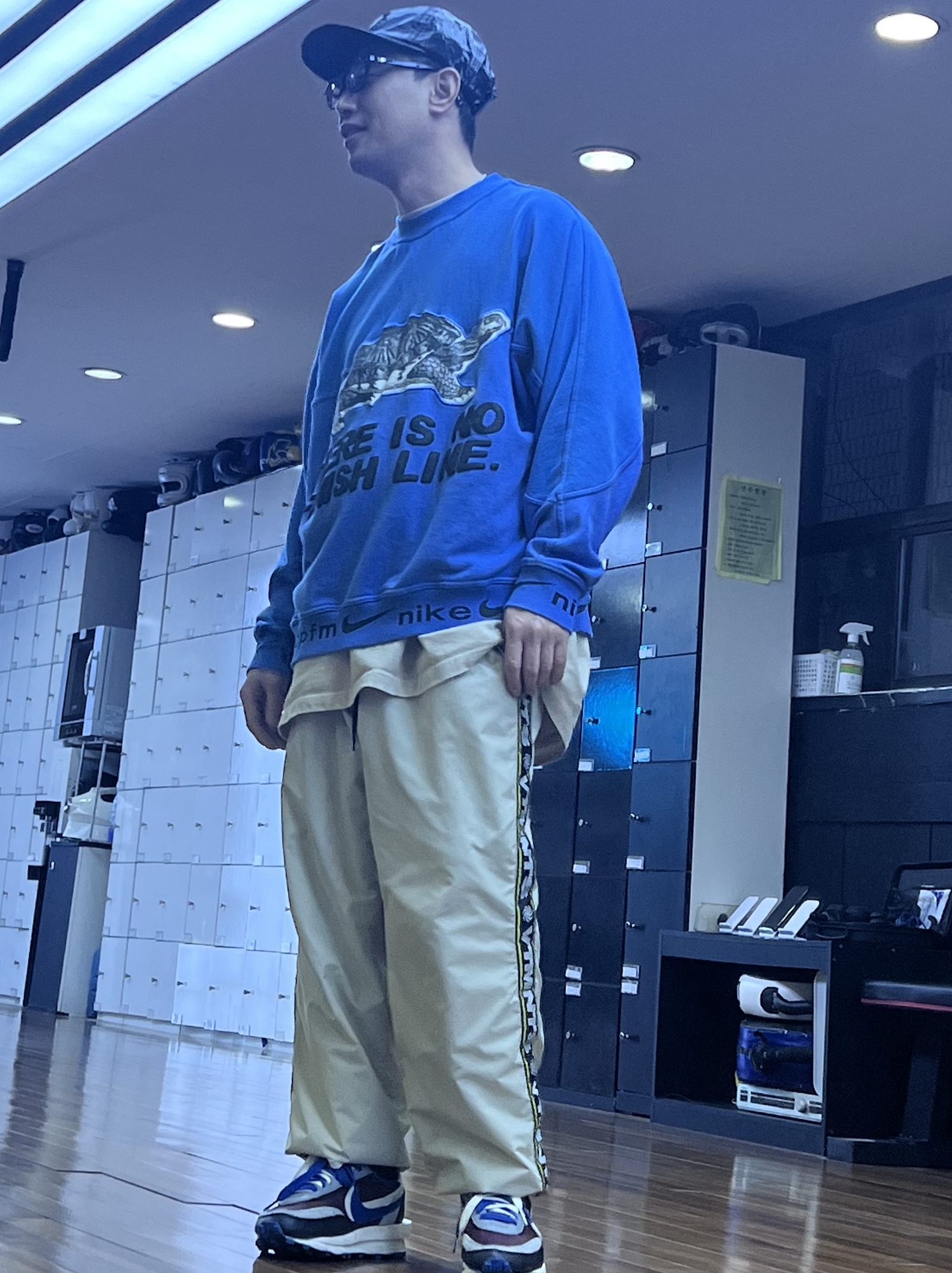 Nike x Sacai x Undercover LDWaffle Night Maroon Team Royal, Nike x Cactus Plant Flea Market Fleece Crewneck Blue 착용 스타일 - 2