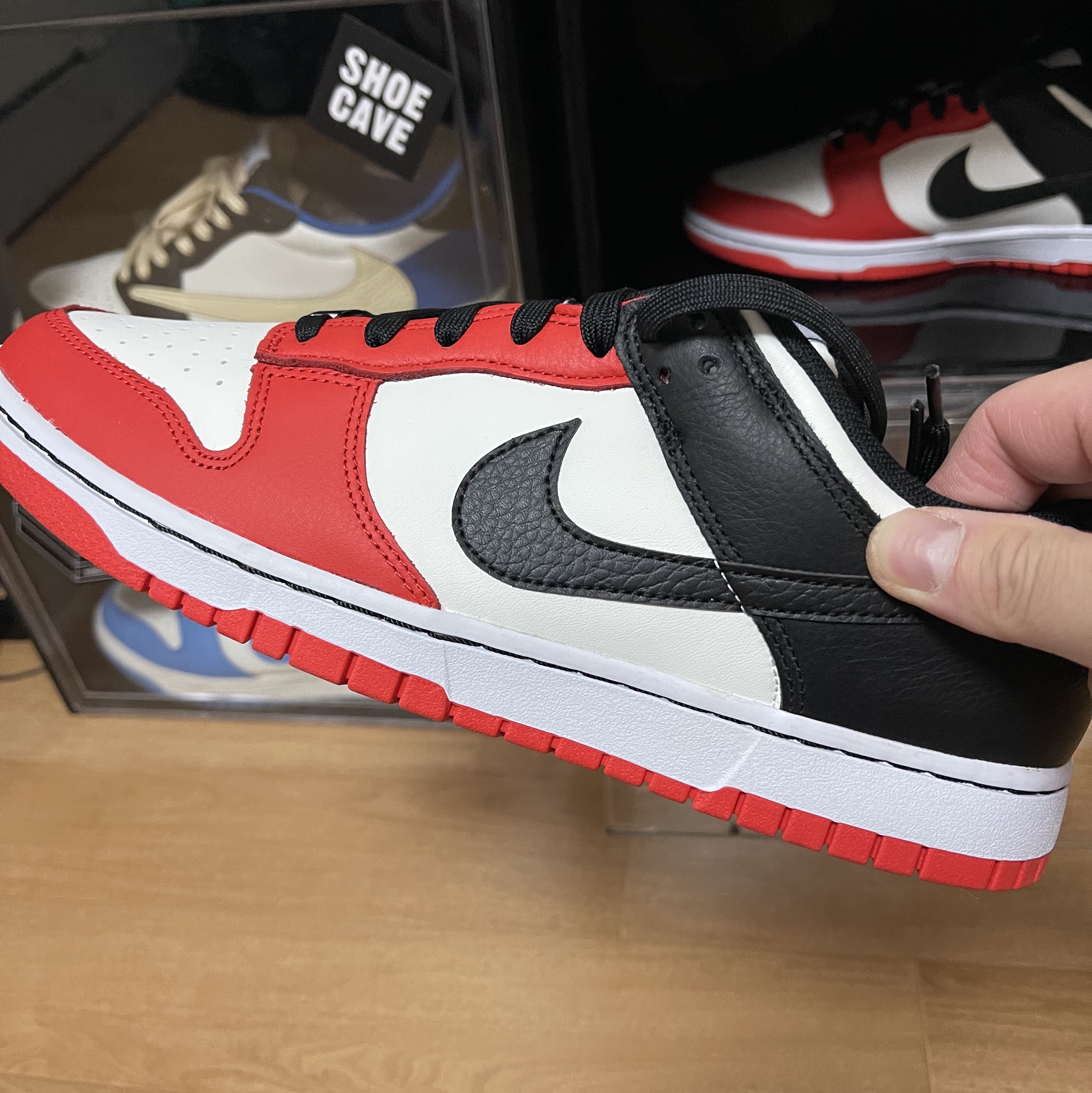 Nike x NBA Dunk Low Retro EMB Black and Chile Red 착용 스타일