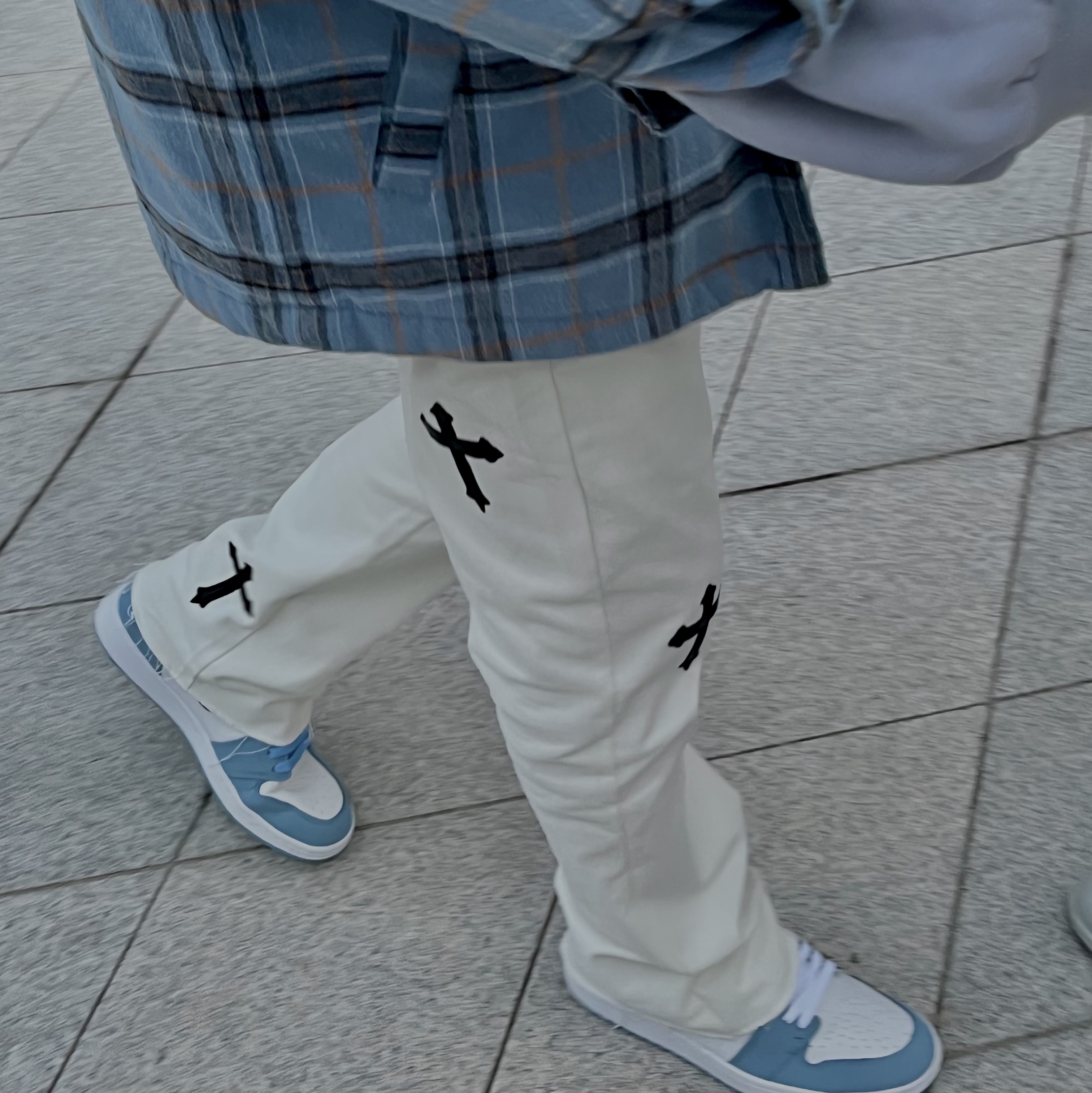Jordan 1 Retro High OG University Blue 착용 스타일 - 1
