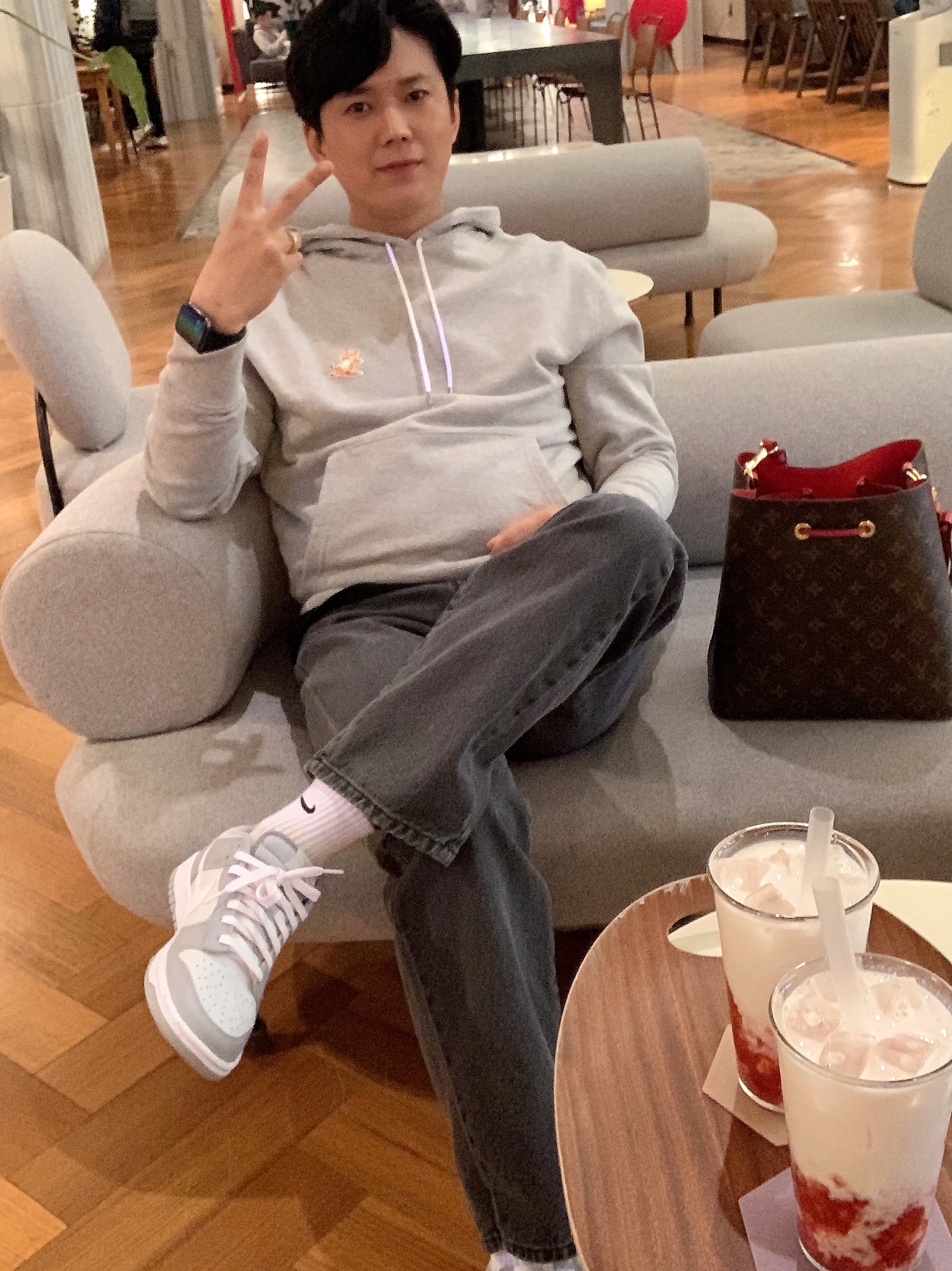 Maison Kitsune Chillax Fox Patch Classic Hoodie Grey Melange, Nike Dunk Low Retro Wolf Grey 착용 스타일