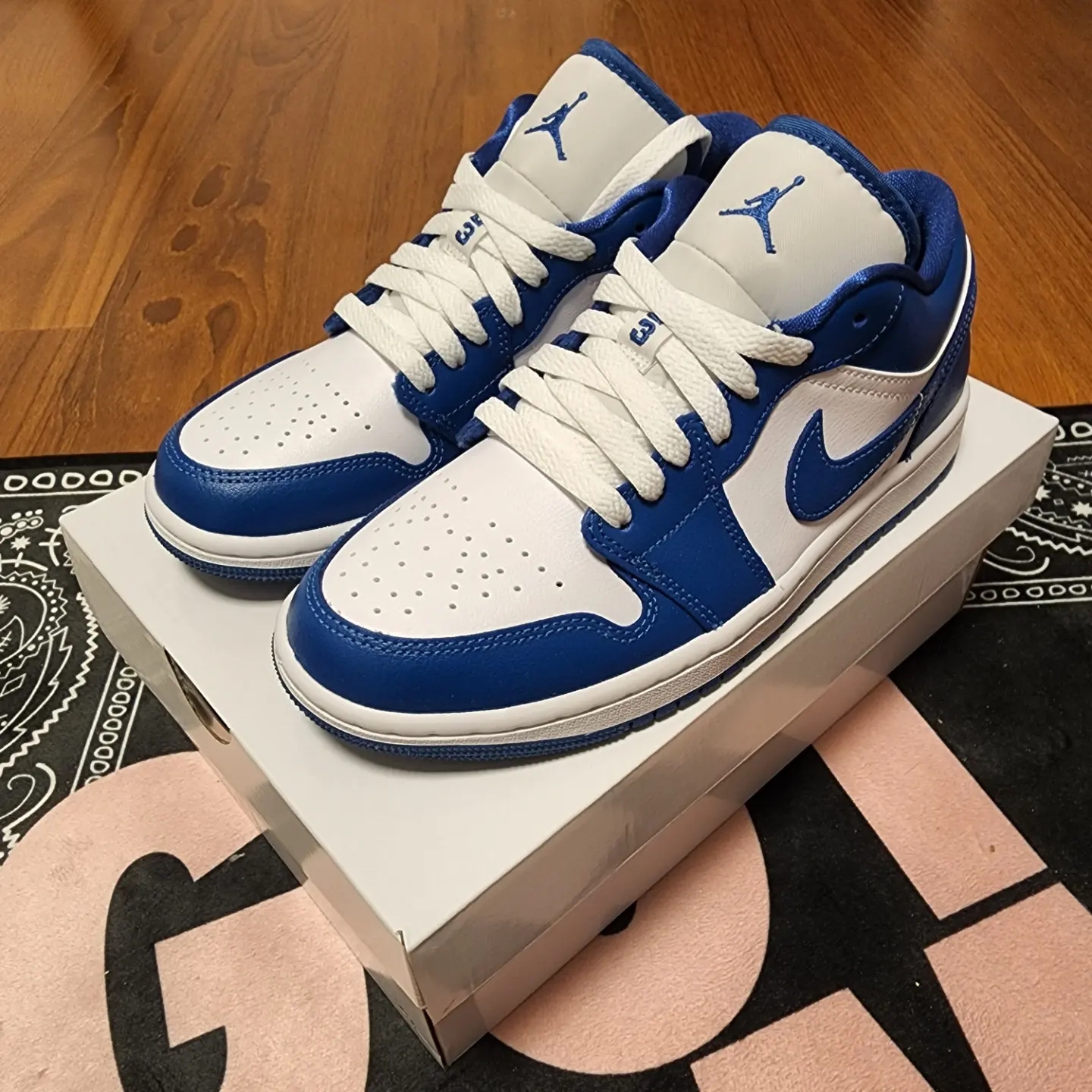 (W) Jordan 1 Low White Dark Marina Blue 착용 스타일 - 2