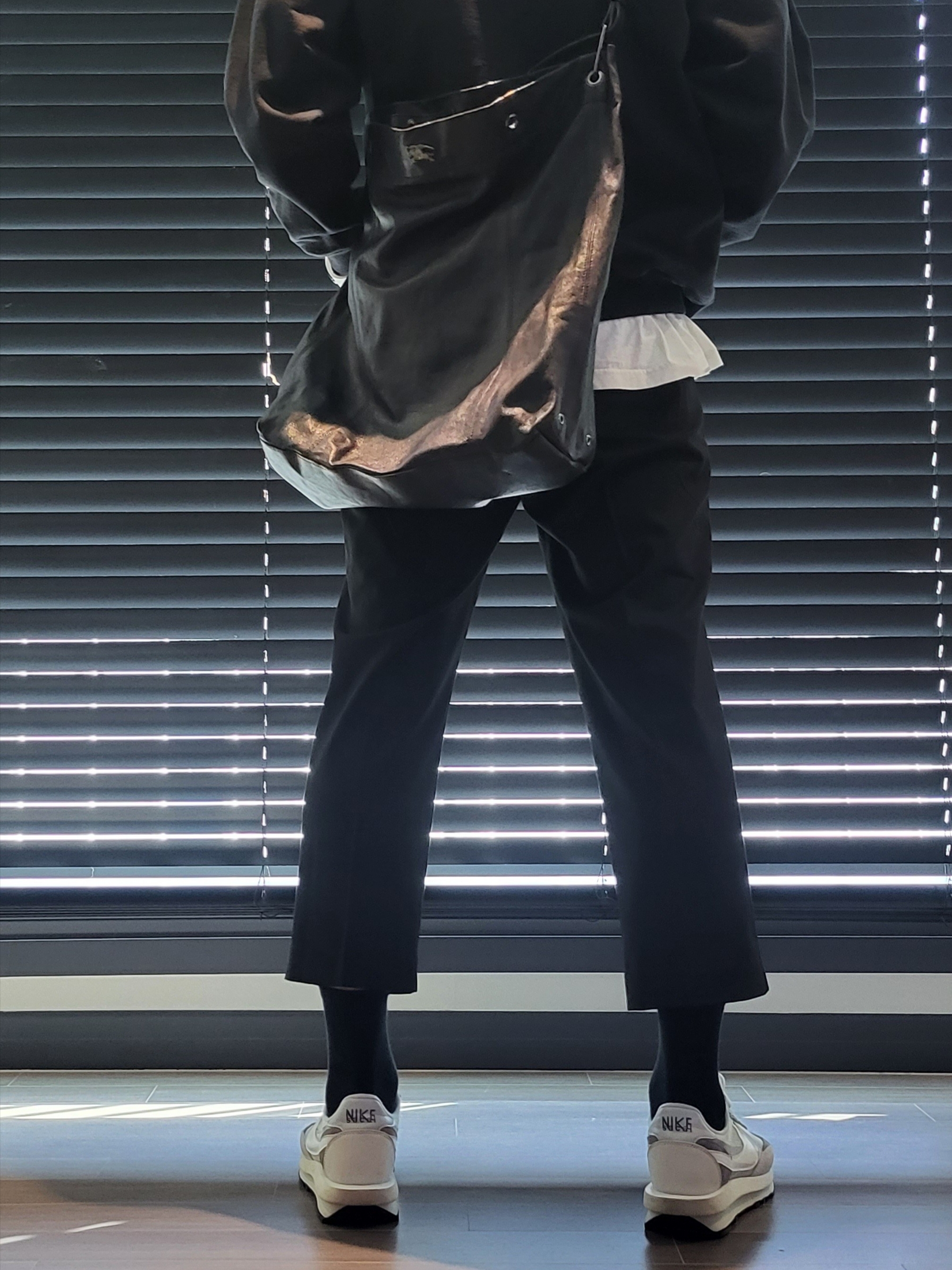 Nike x Sacai LDWaffle Summit White 착용 스타일 - 3