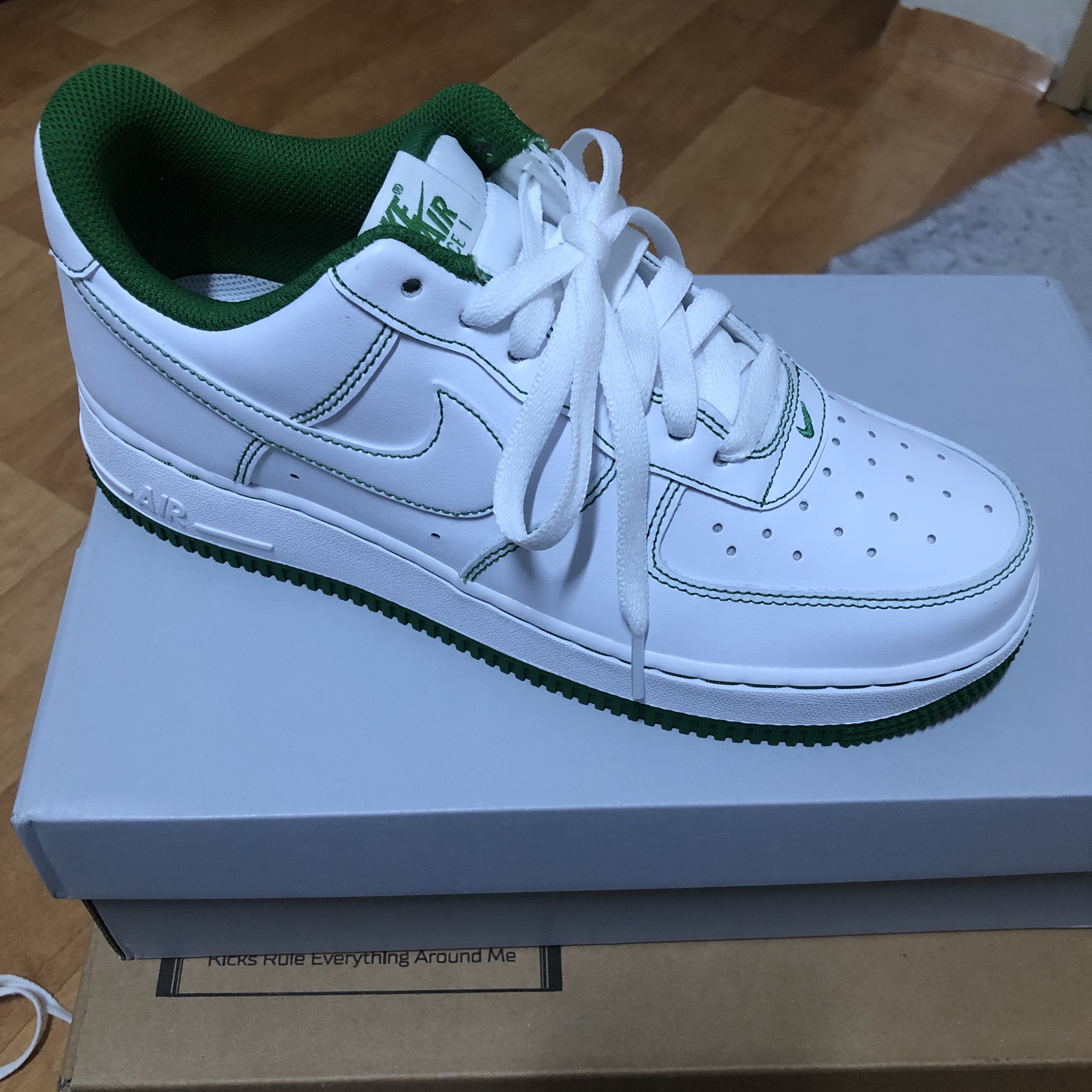 Nike Air Force 1 '07 Stitch Pine Green 착용 스타일 - 1