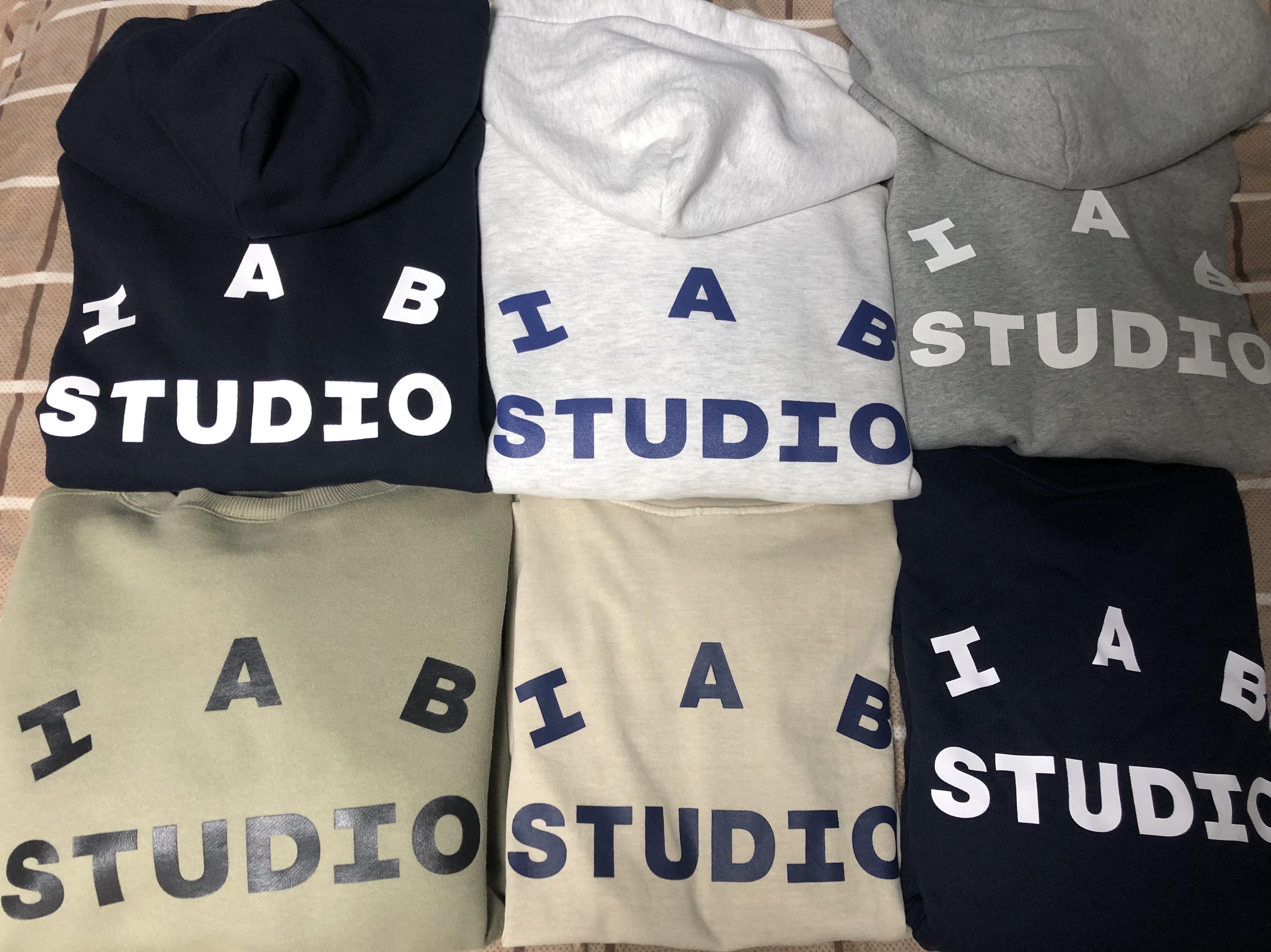 IAB Studio Pigment T-Shirt Oatmeal, IAB Studio x Lee Pigment Sweatshirt Indigo Navy 착용 스타일