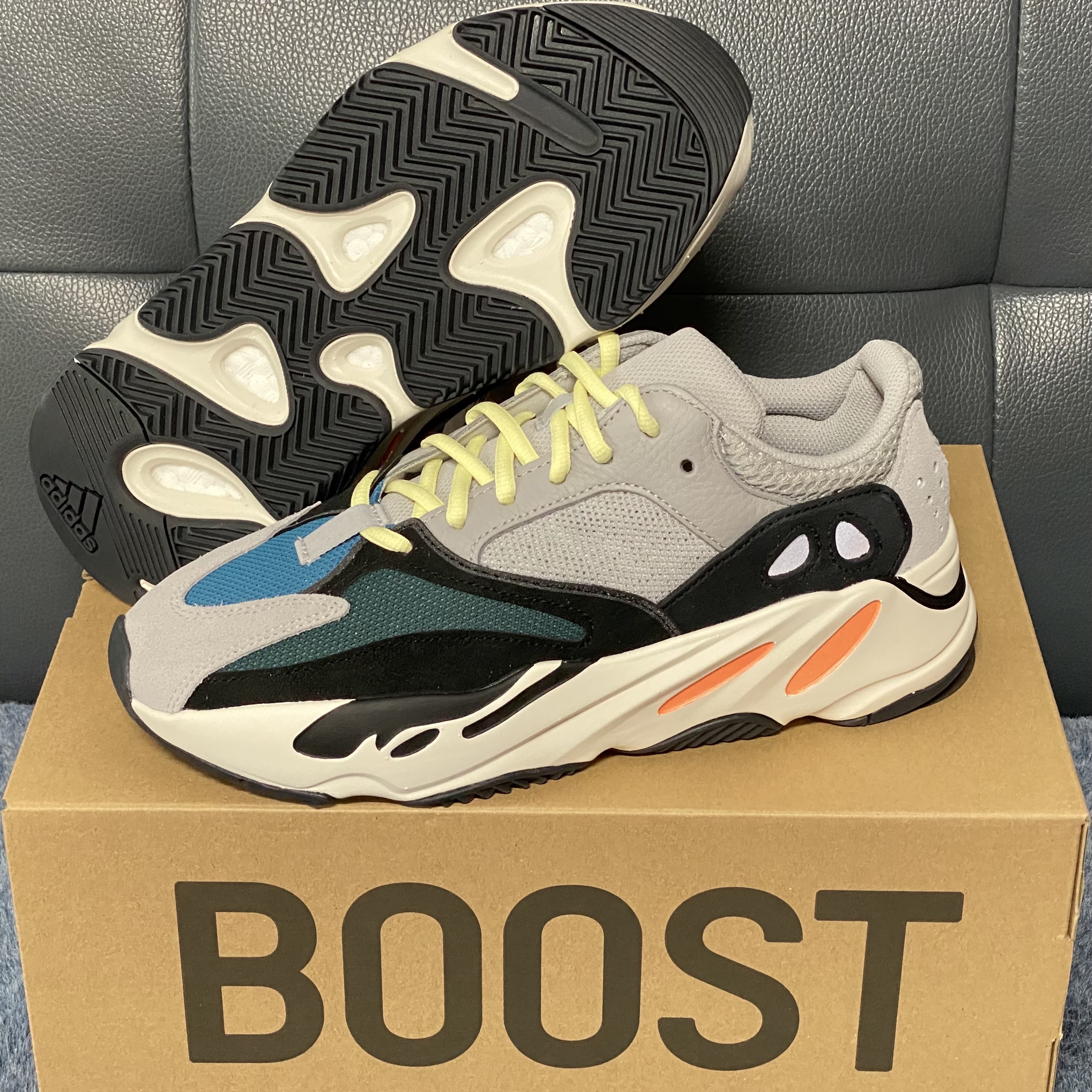 Adidas Yeezy Boost 700 Wave Runner Solid Grey 2021/2022 착용 스타일 - 1