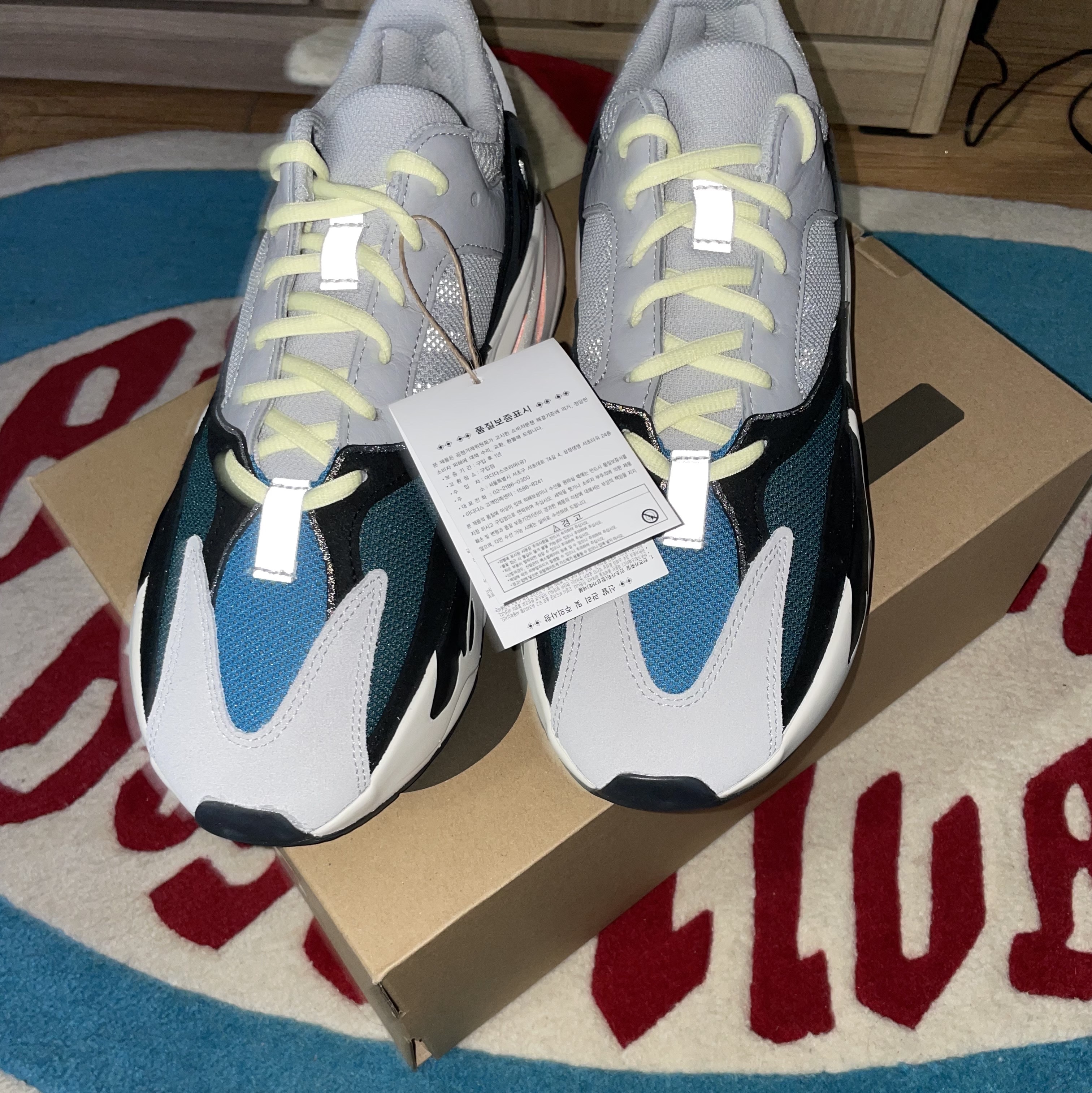 Adidas Yeezy Boost 700 Wave Runner Solid Grey 2021/2022 착용 스타일 - 3