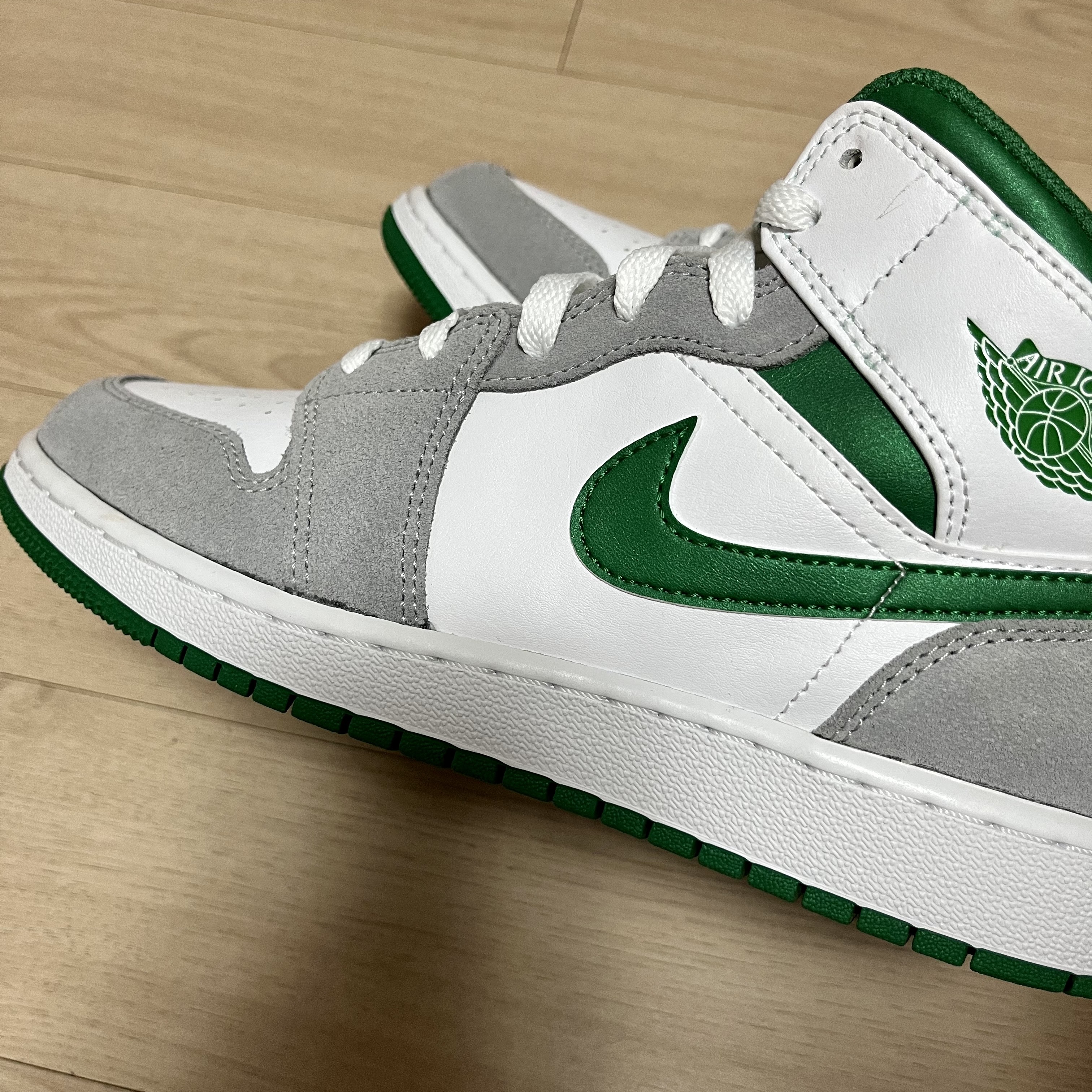 (GS) Jordan 1 Mid SE Pine Green Light Smoke Grey 착용 스타일 - 1