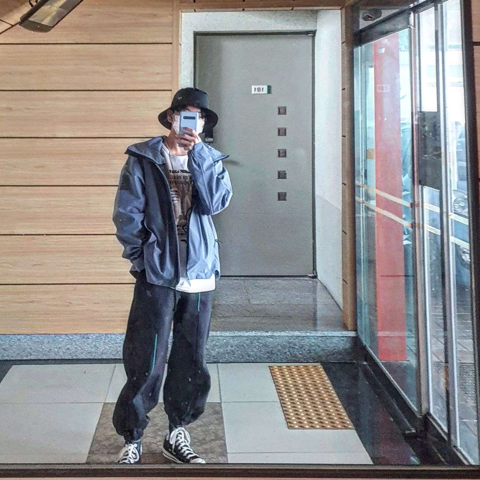 Zara x Ader Error Jogger Pants Dark Anthracite Grey, Converse Chuck 70 Hi Black 착용 스타일