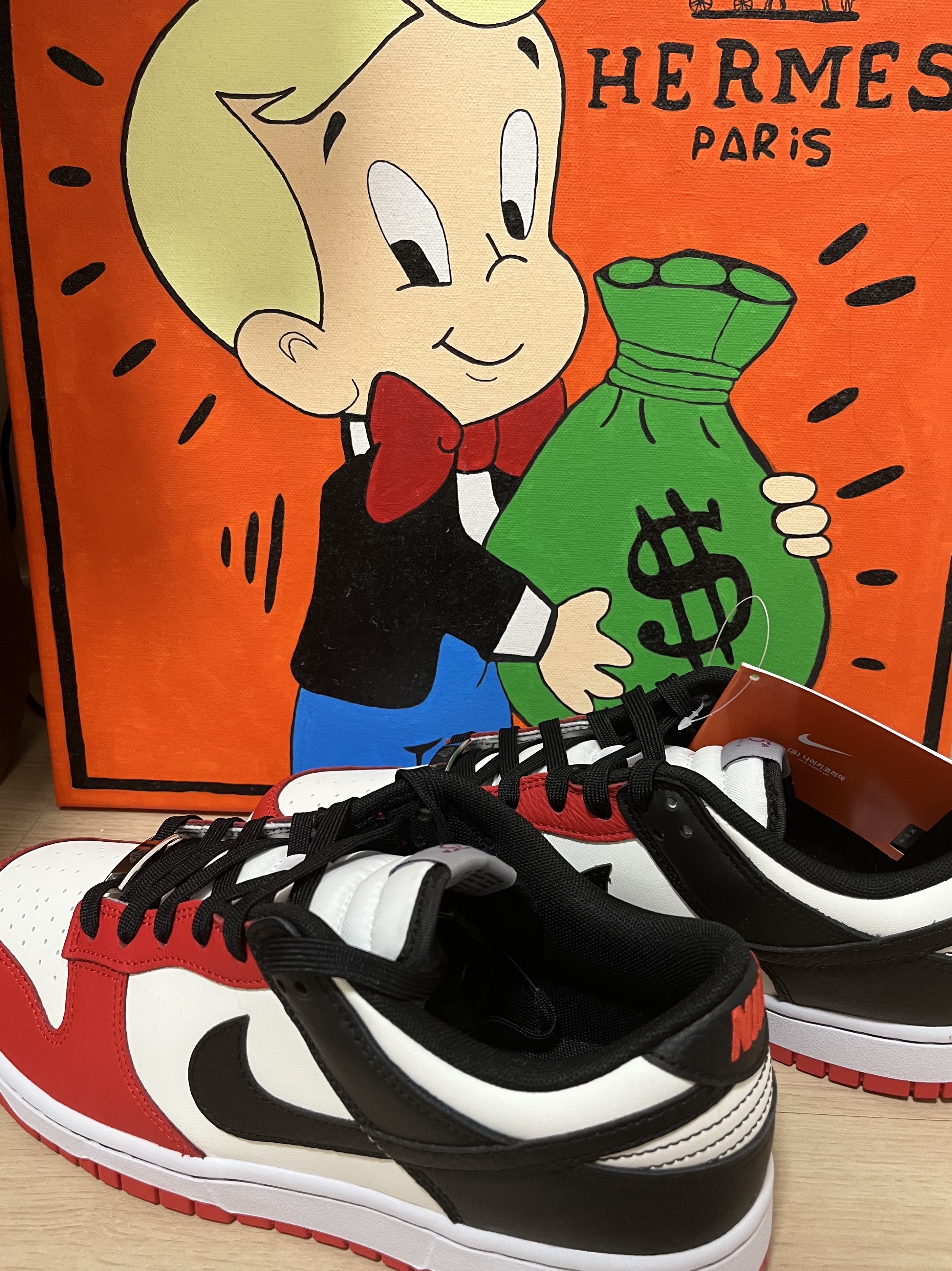 Nike x NBA Dunk Low Retro EMB Black and Chile Red 착용 스타일