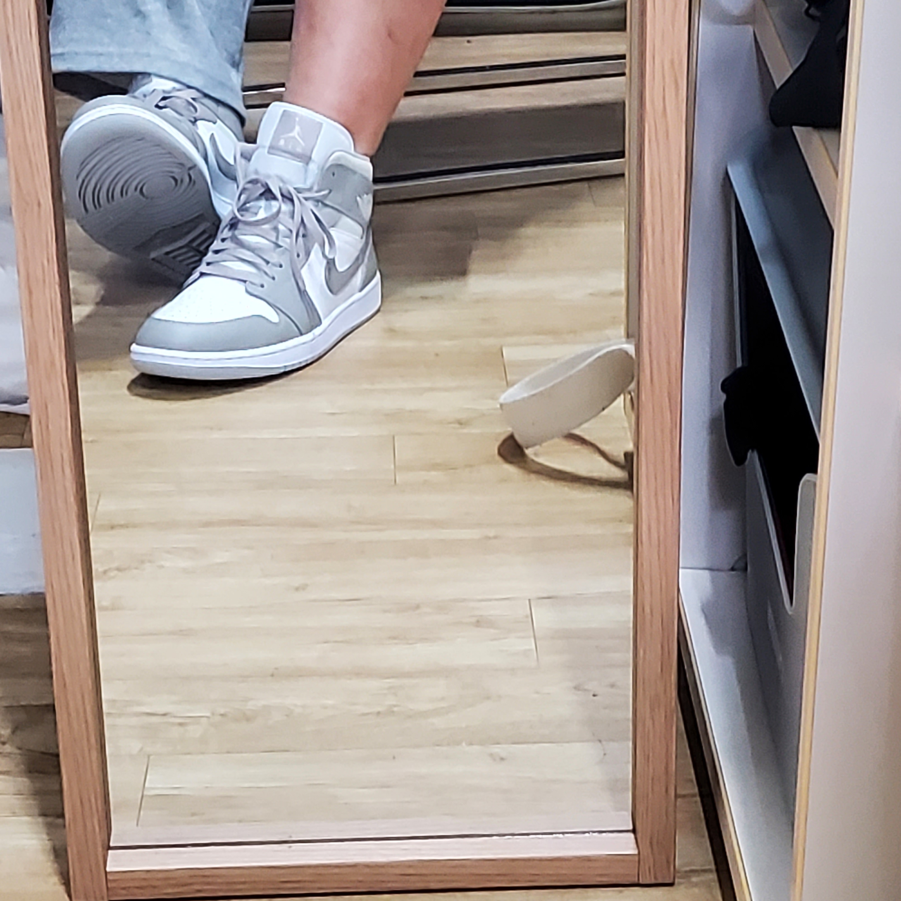 Jordan 1 Mid College Grey 착용 스타일 - 2