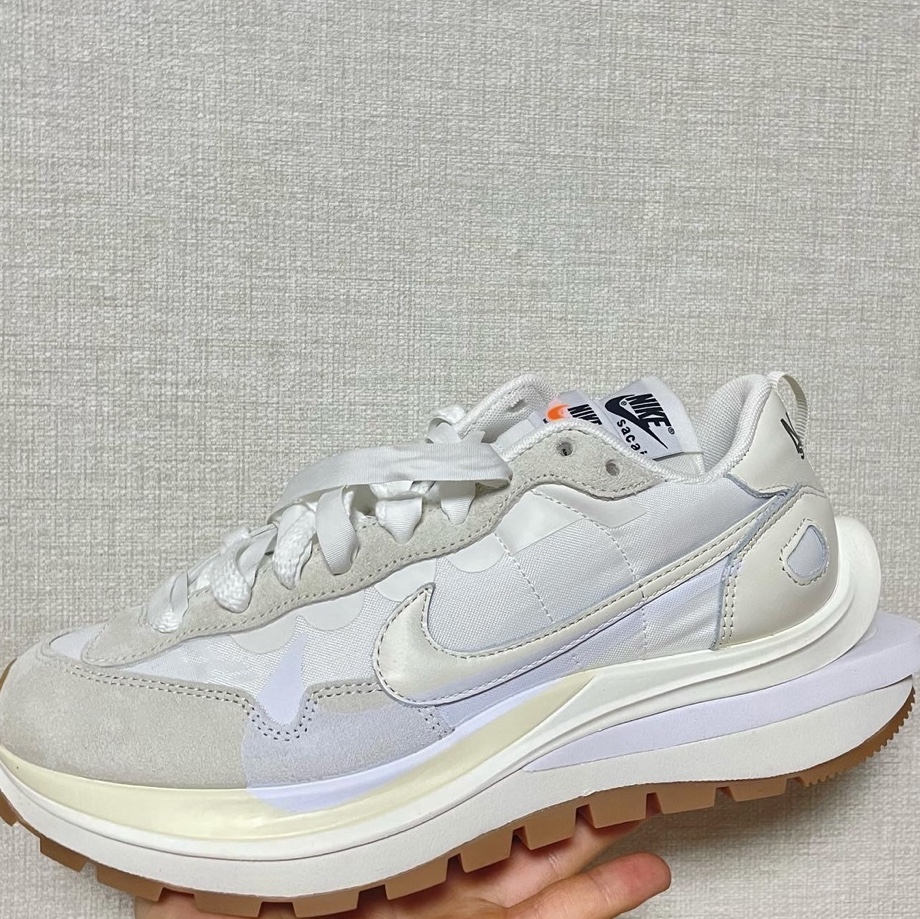 Nike x Sacai VaporWaffle White and Gum 착용 스타일