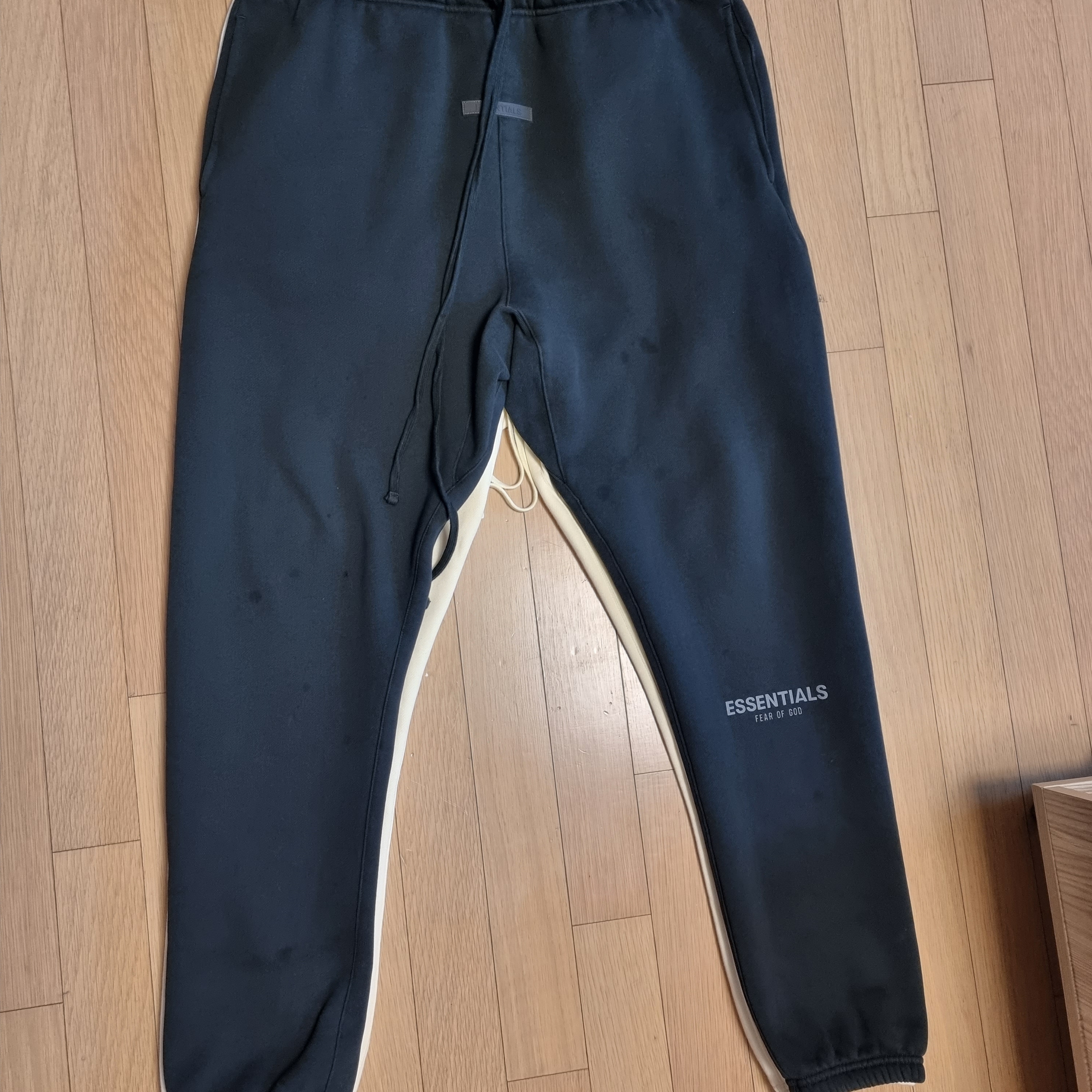 Essentials Sweatpants Black - 21SS, Essentials Sweatpants Cream - 21SS 착용 스타일 - 1