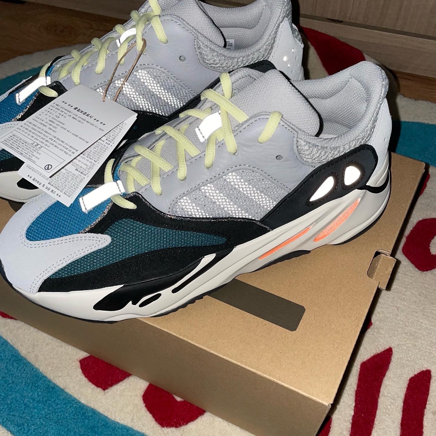 Adidas Yeezy Boost 700 Wave Runner Solid Grey 2021/2022 착용 스타일 - 4