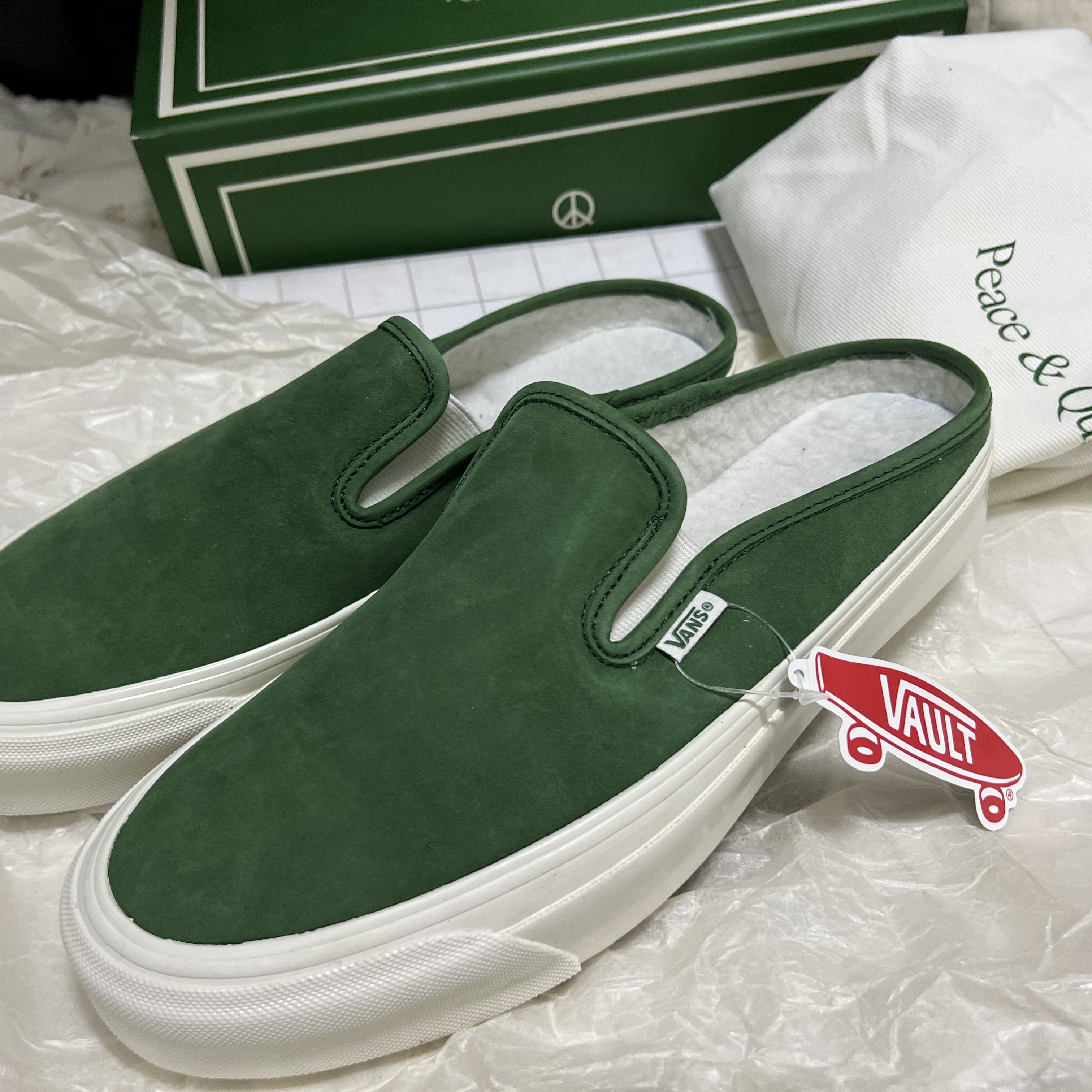 Vans Vault x Museum of Peace & Quiet OG Mule LX Green Marshmallow 착용 스타일
