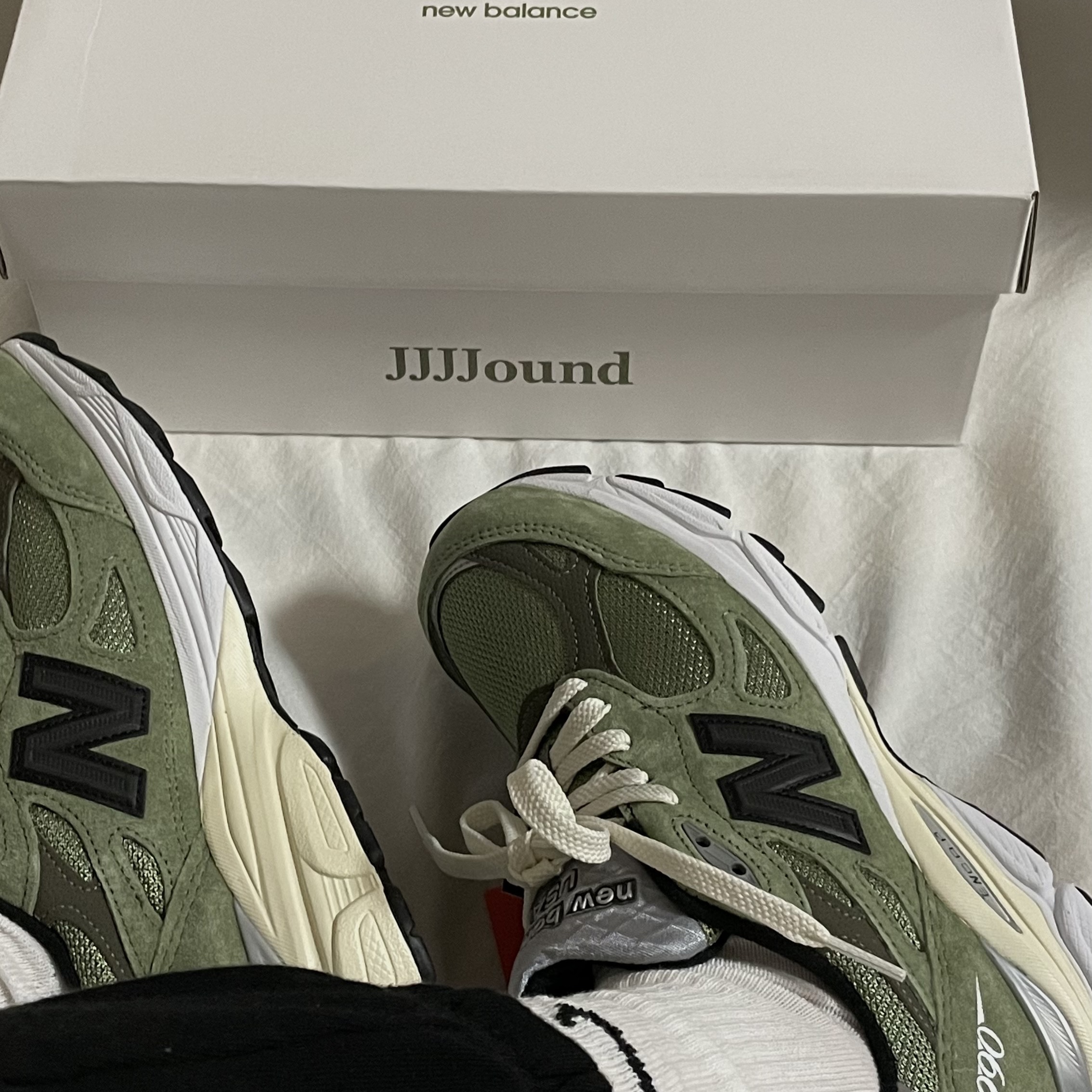 New Balance x JJJJound 990v3 Olive 착용 스타일 - 3