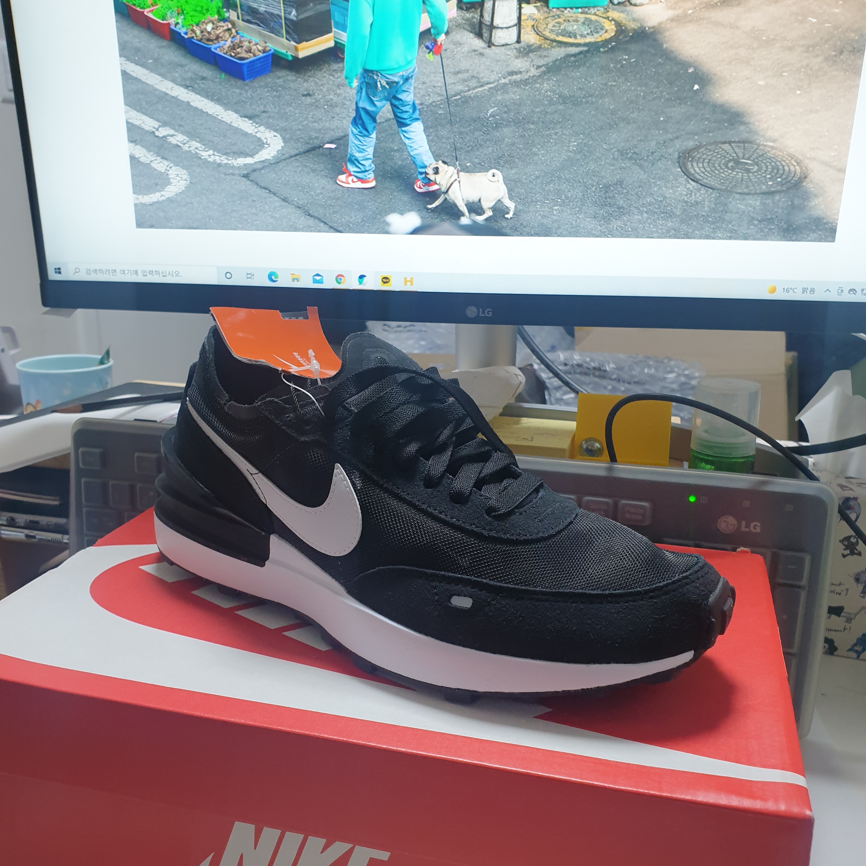 (W) Nike Waffle One Black White 착용 스타일 - 1