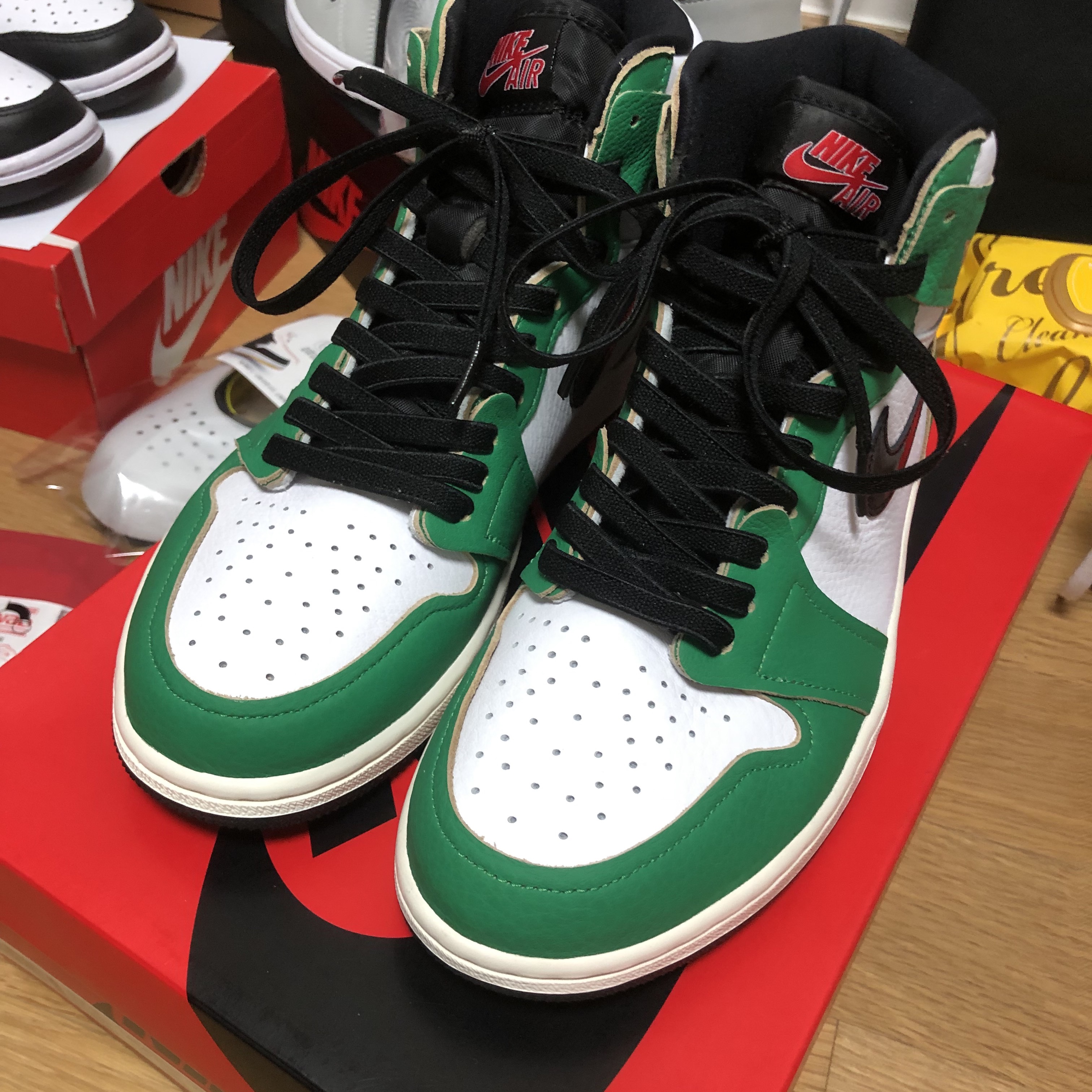 (W) Jordan 1 Retro High OG Lucky Green, Nike Dunk Low Retro Black 착용 스타일 - 2