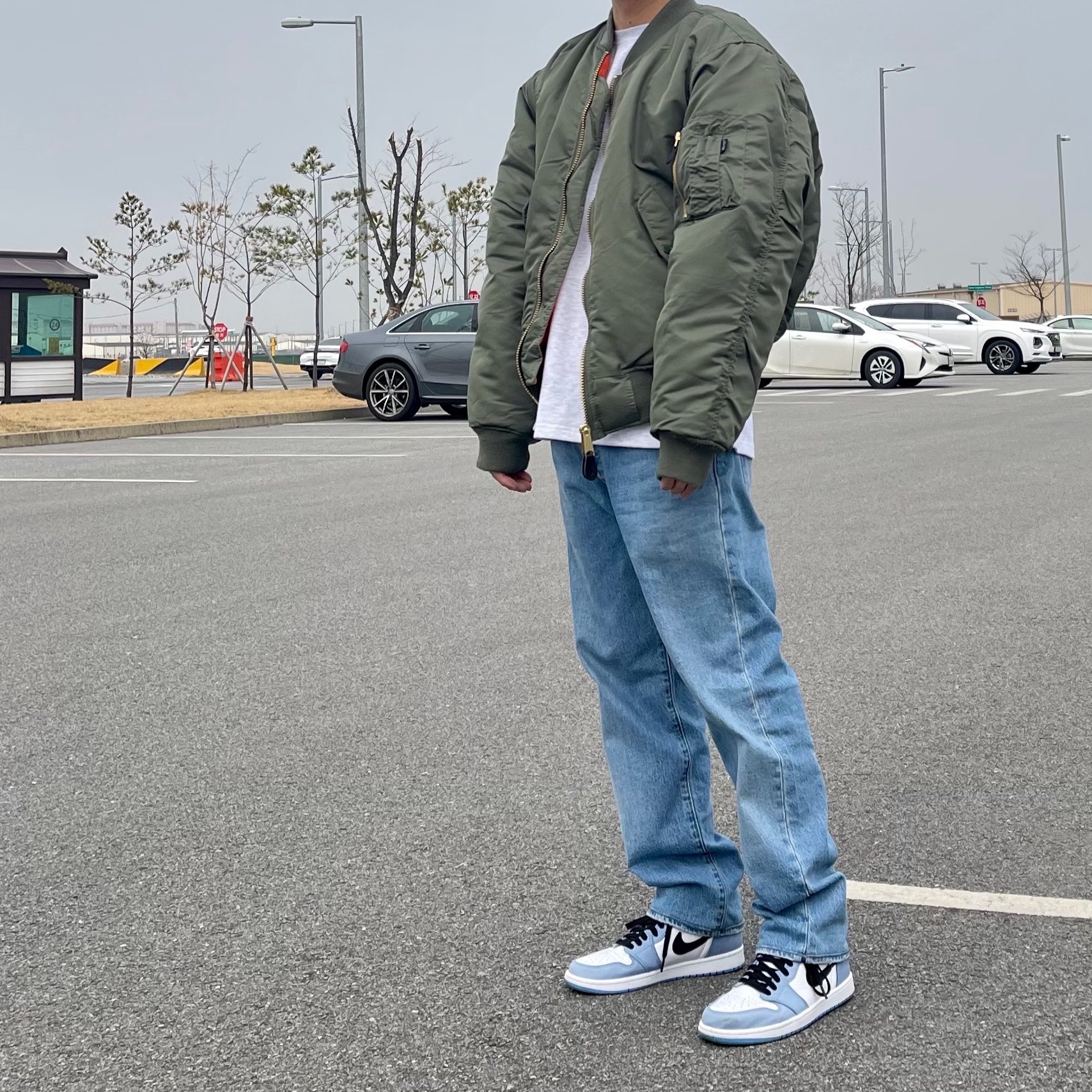 Jordan 1 Retro High OG University Blue 착용 스타일
