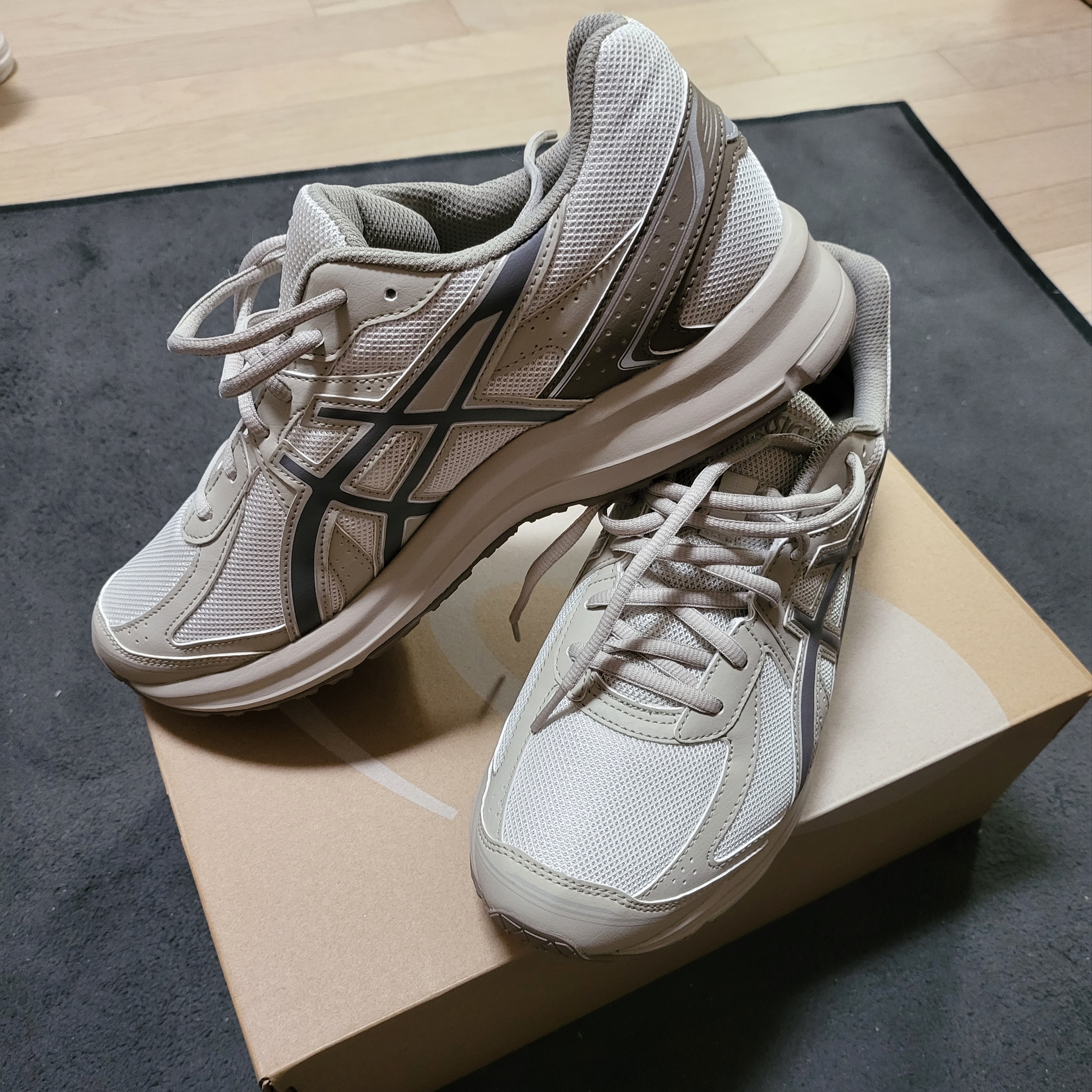 Asics Jog 100 S SMU Light Grey - 2E Wide 착용 스타일 - 4