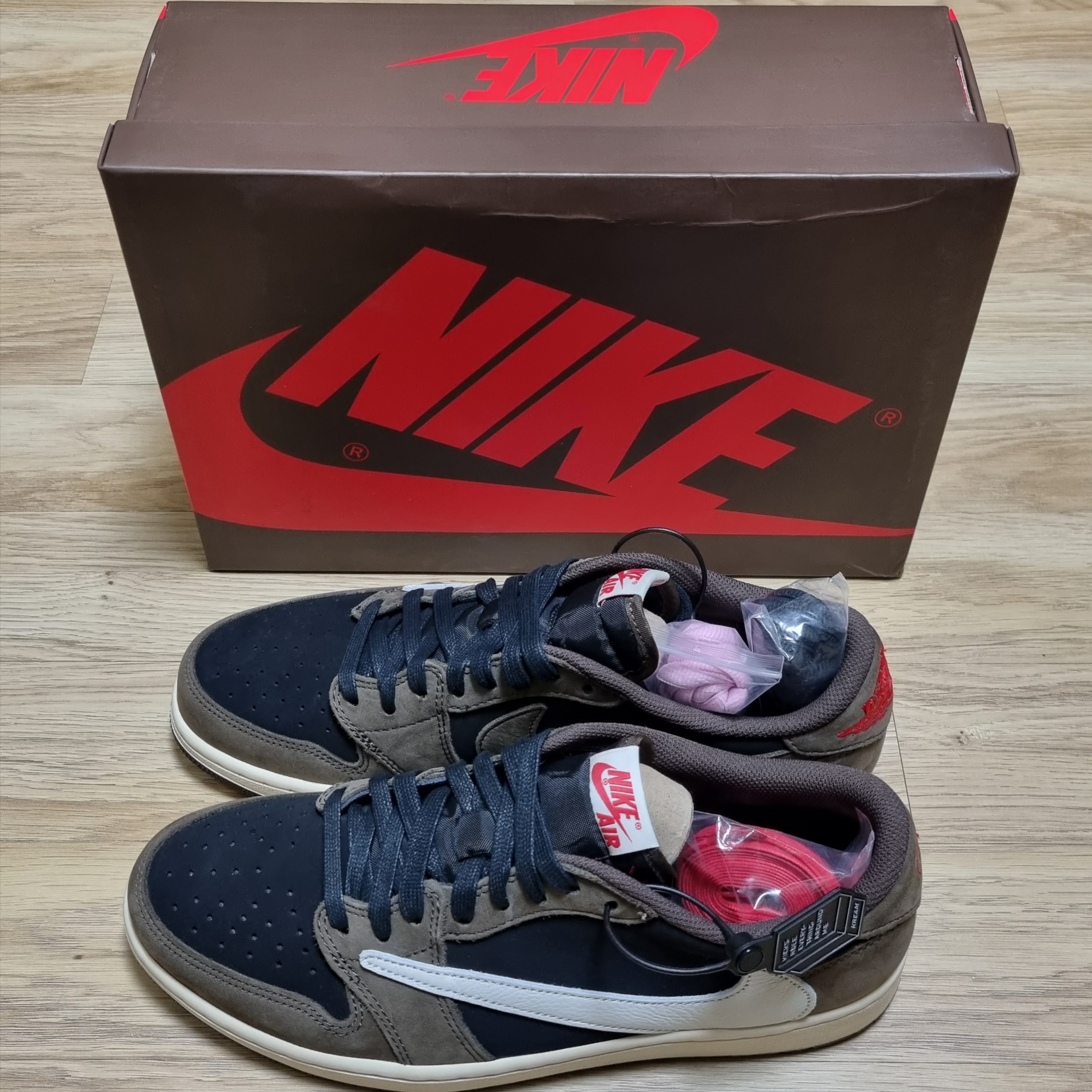 Jordan 1 x Travis Scott Retro Low OG SP Mocha 착용 스타일