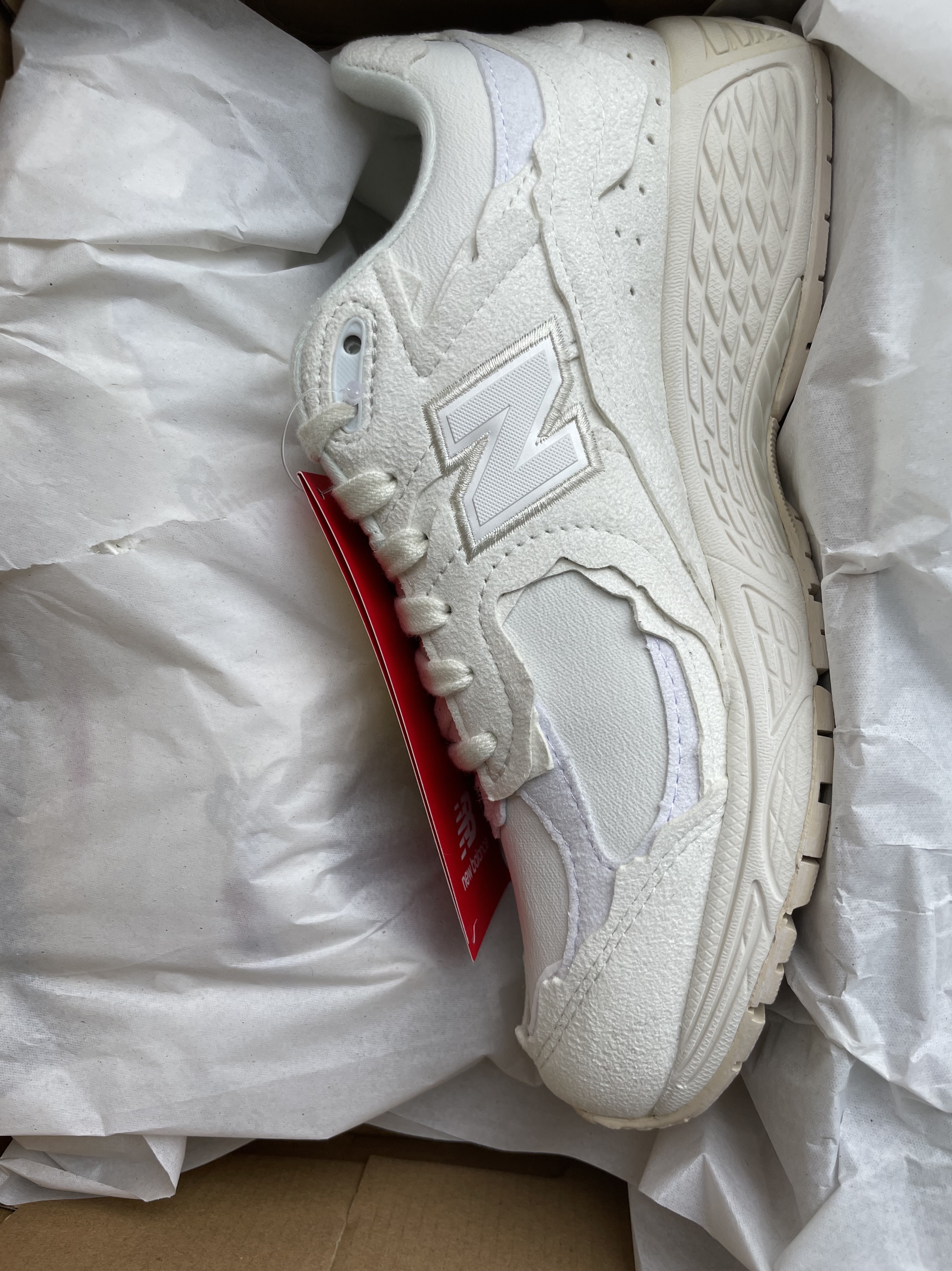New Balance 2002R Protection Pack Sea Salt 착용 스타일 - 4
