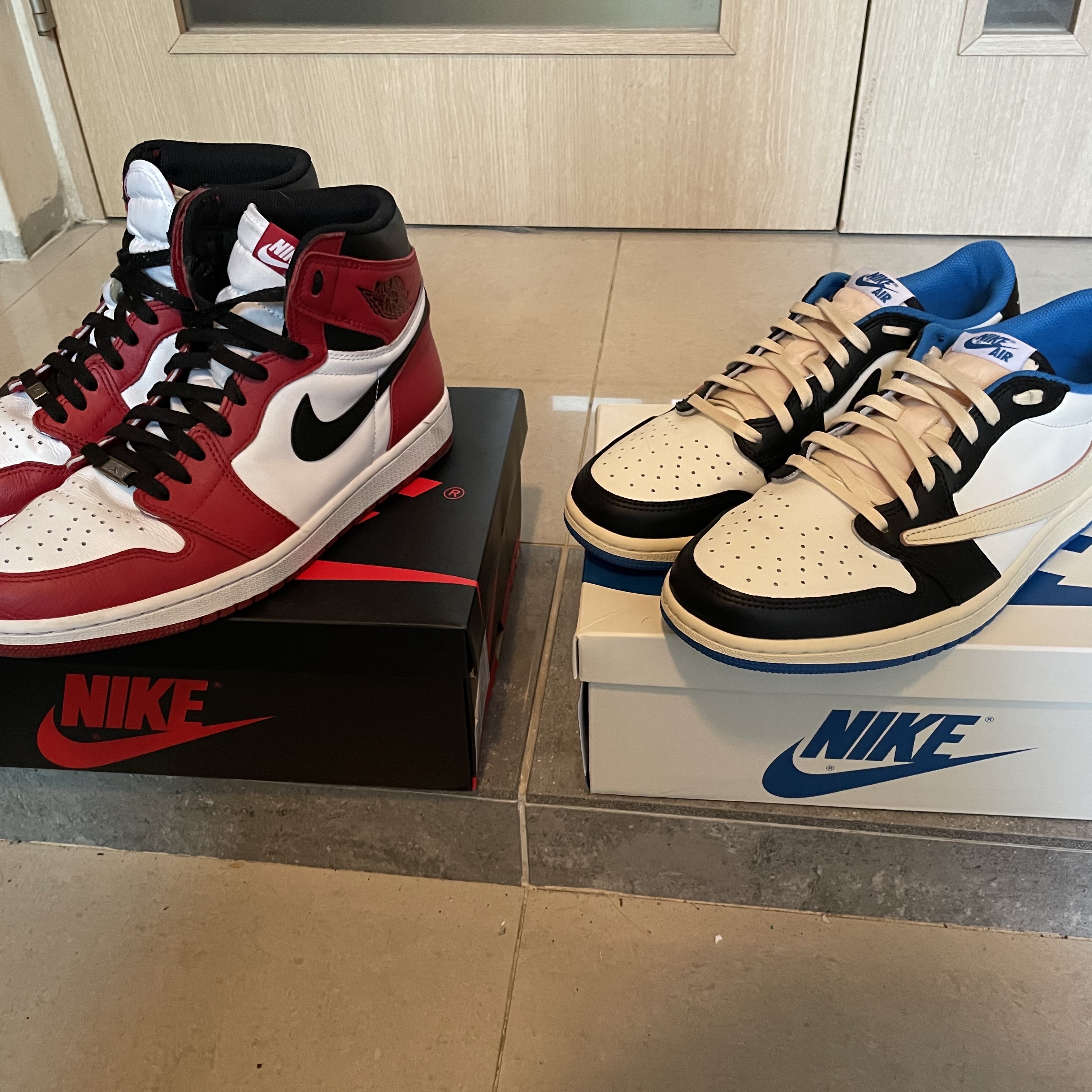 Jordan 1 Retro High OG Chicago 2015, Jordan 1 x Travis Scott x Fragment Retro Low OG SP Military Blue 착용 스타일 - 1