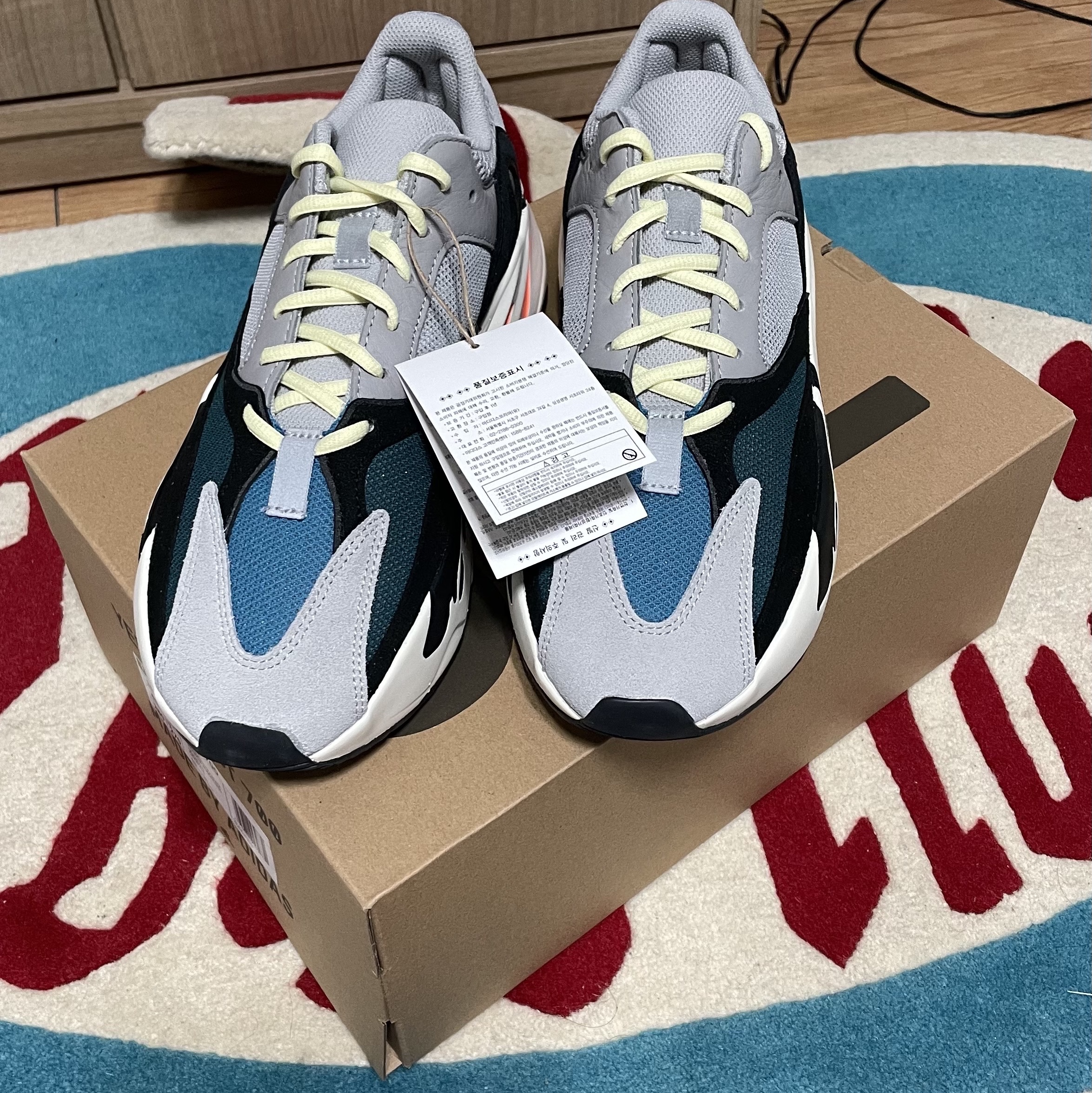 Adidas Yeezy Boost 700 Wave Runner Solid Grey 2021/2022 착용 스타일 - 1