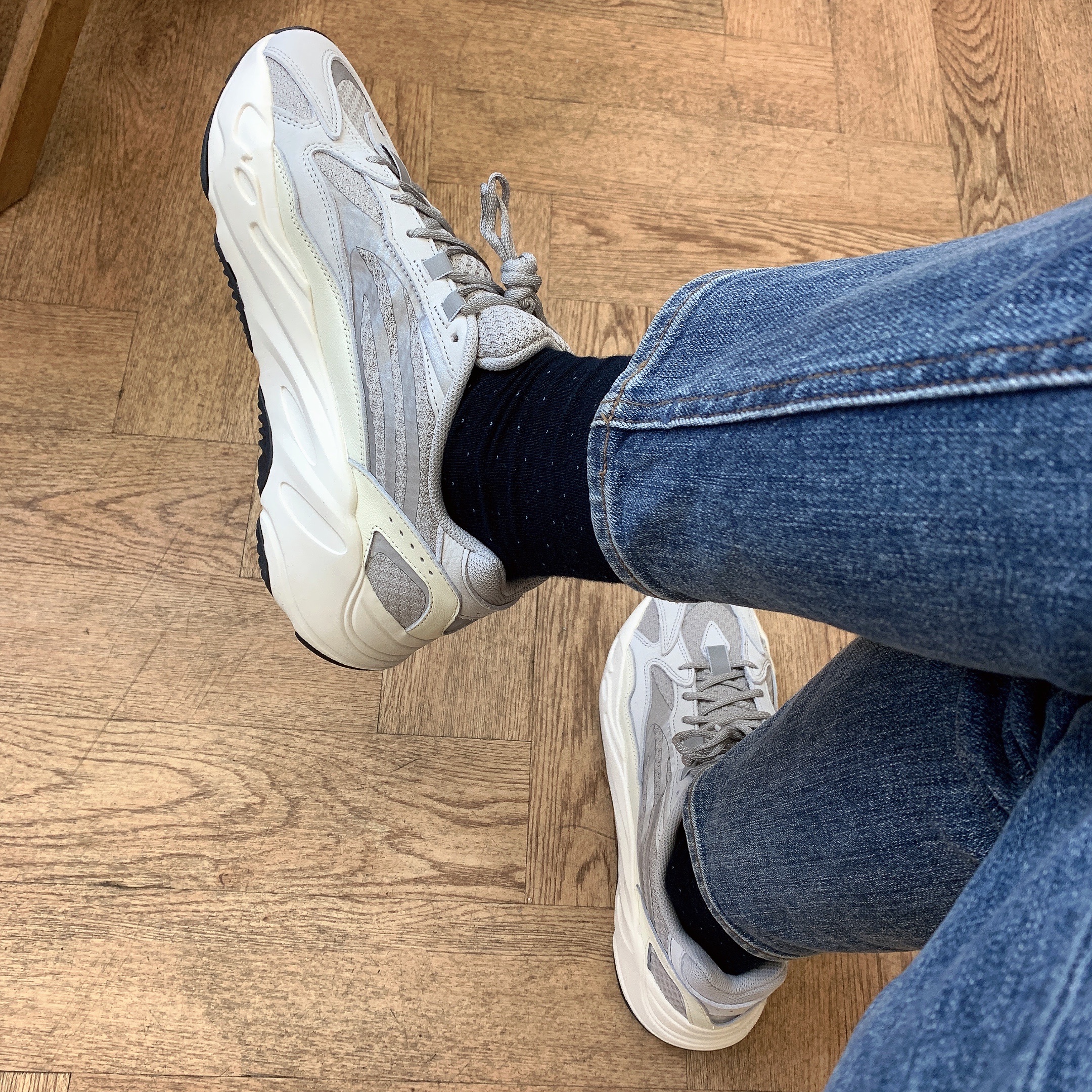 Adidas Yeezy Boost 700 V2 Static 2022 착용 스타일