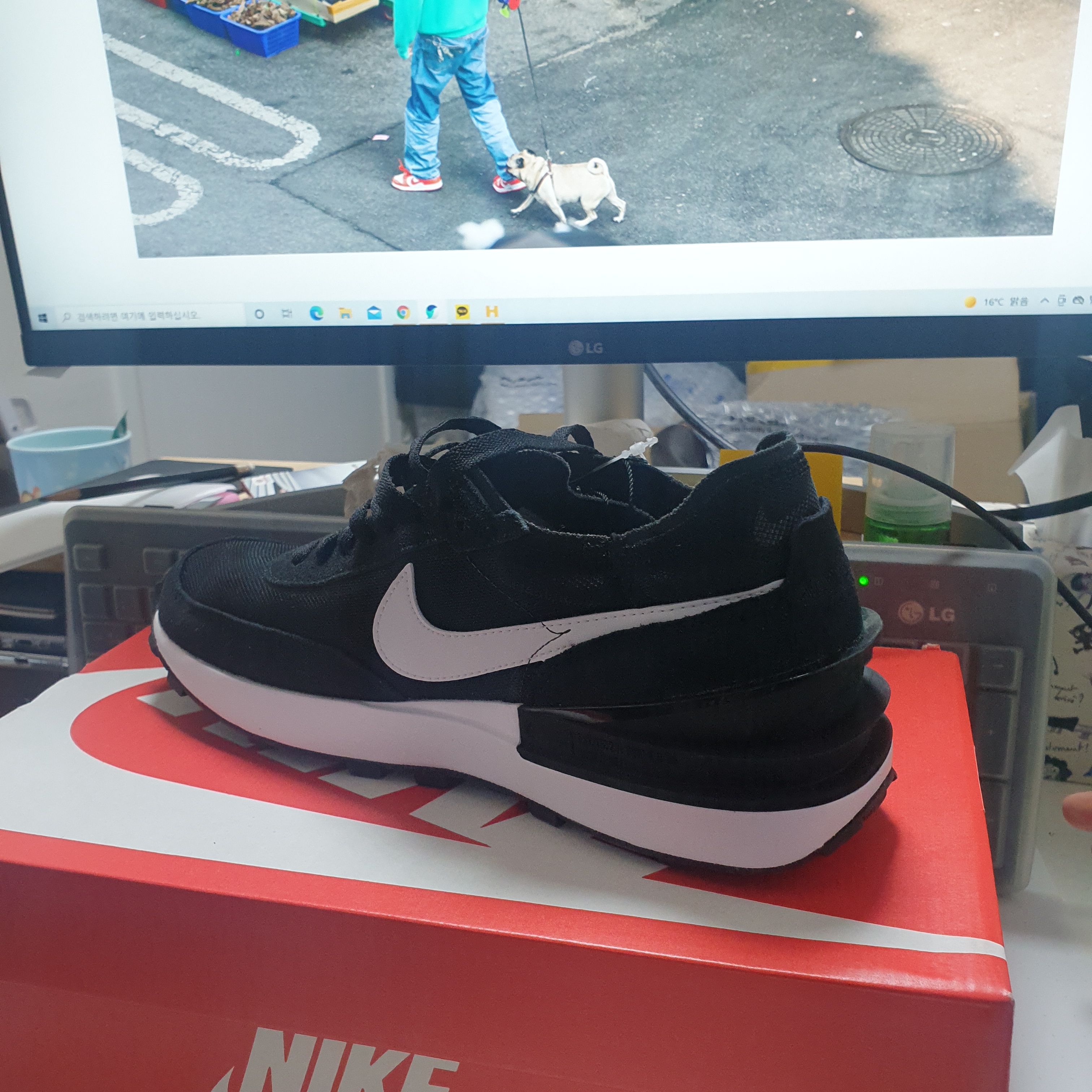 (W) Nike Waffle One Black White 착용 스타일 - 2