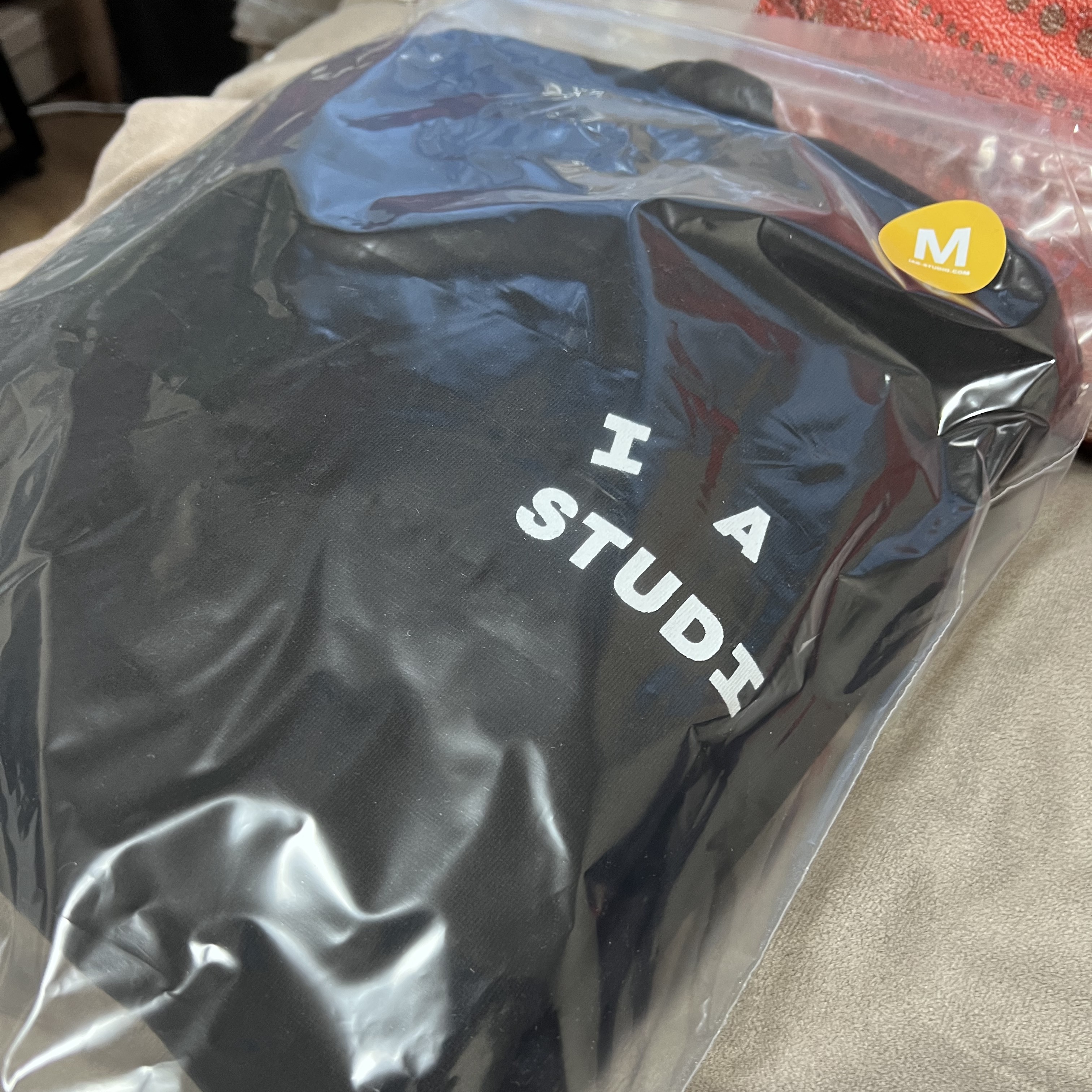 IAB Studio Hoodie Black White 착용 스타일