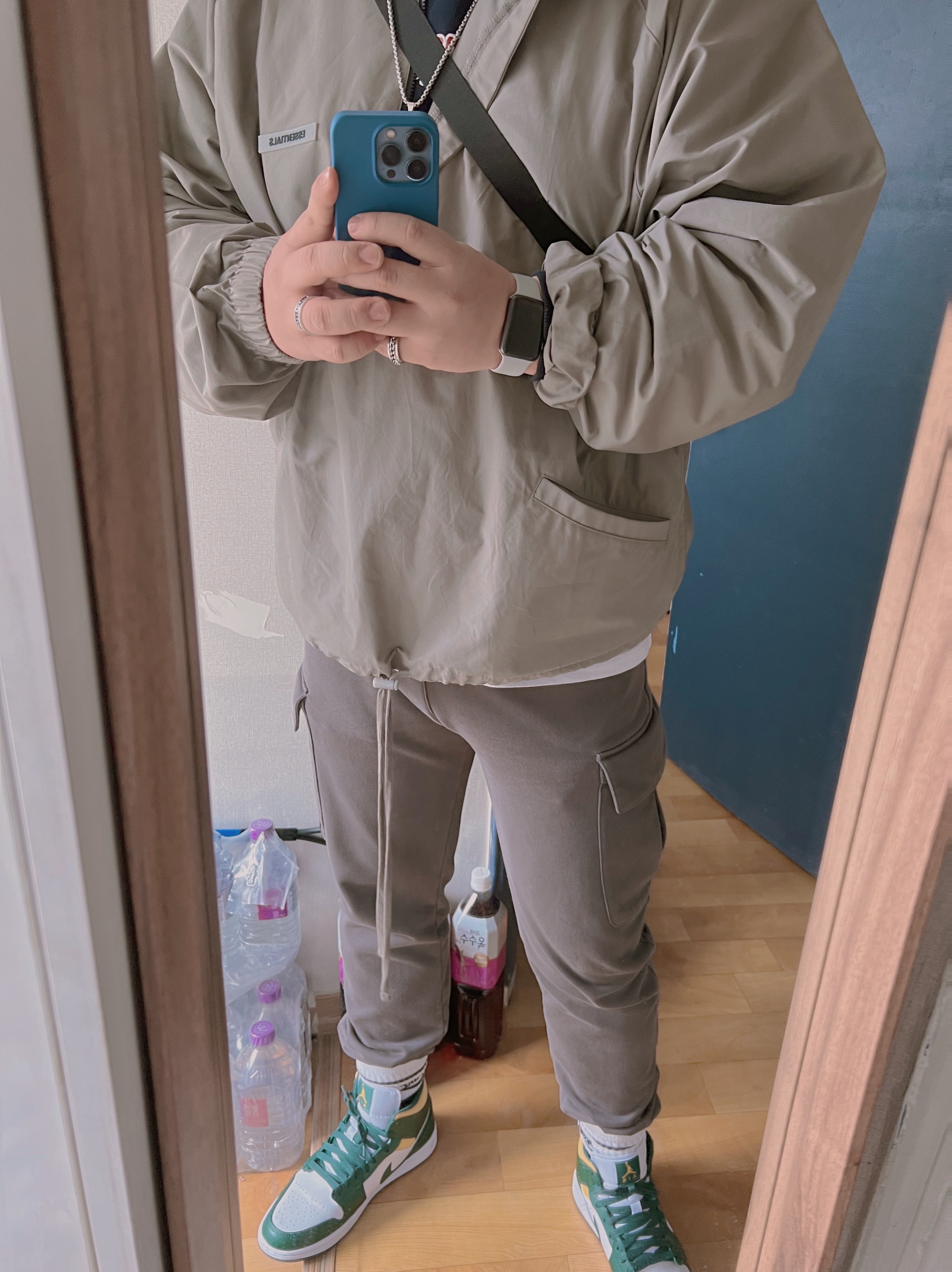 Essentials Track Jacket Silver Reflective - 20SS, Jordan 1 Mid Sonics 2021 착용 스타일