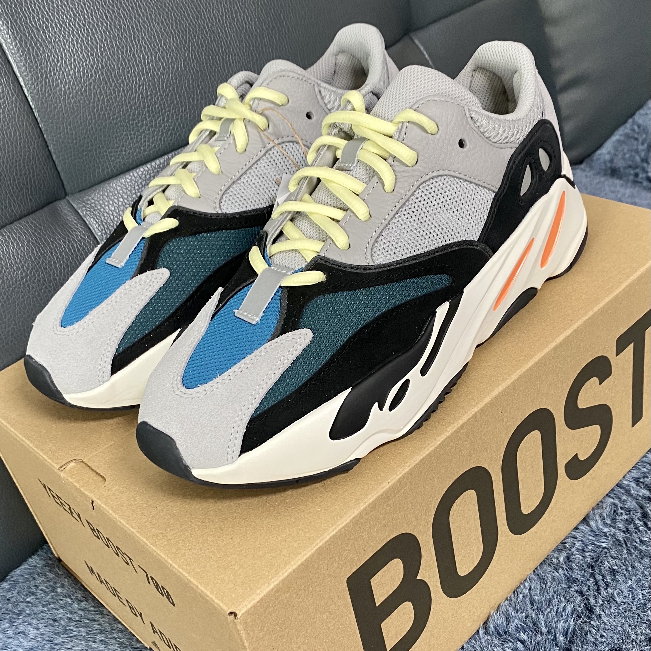 Adidas Yeezy Boost 700 Wave Runner Solid Grey 2021/2022 착용 스타일 - 3