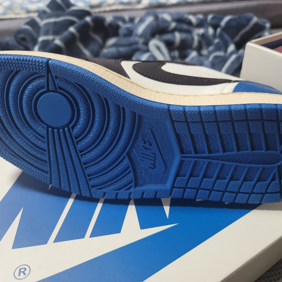 Nike x Sacai VaporWaffle Black and Gum, Jordan 1 x Travis Scott x Fragment Retro Low OG SP Military Blue 착용 스타일 - 3