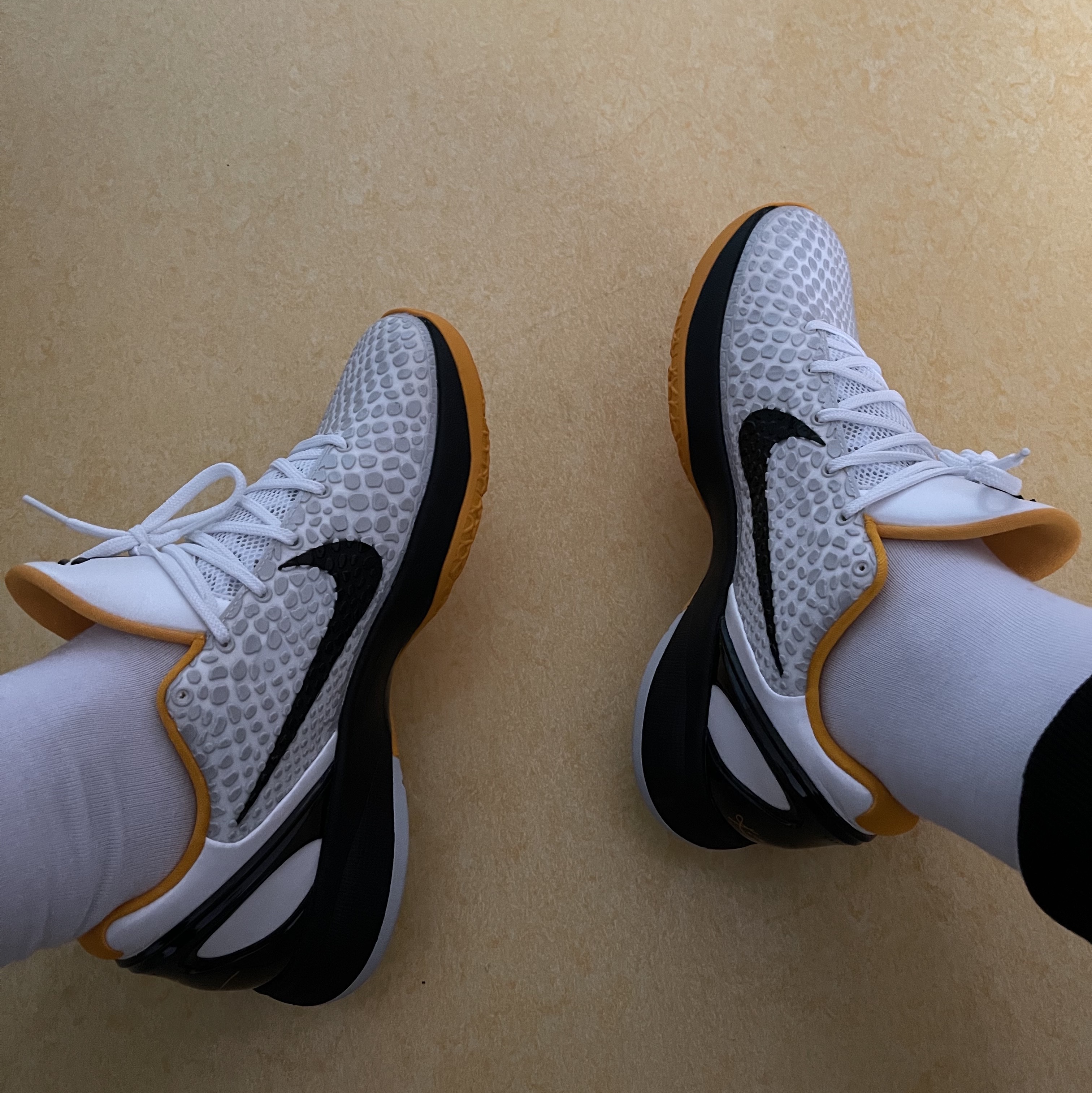 Nike Kobe 6 Protro White Del Sol, Nike Kobe 5 Protro Alternate Bruce Lee 착용 스타일 - 2