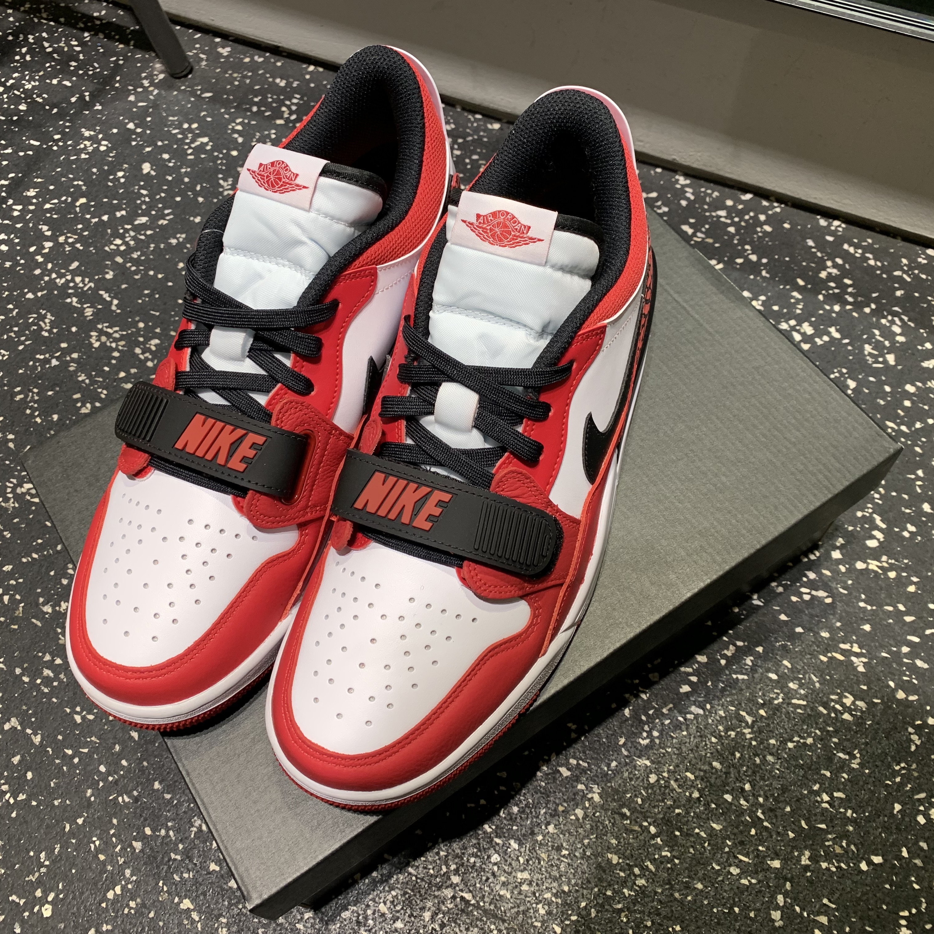 Jordan Legacy 312 Low Chicago 2022 착용 스타일 - 3