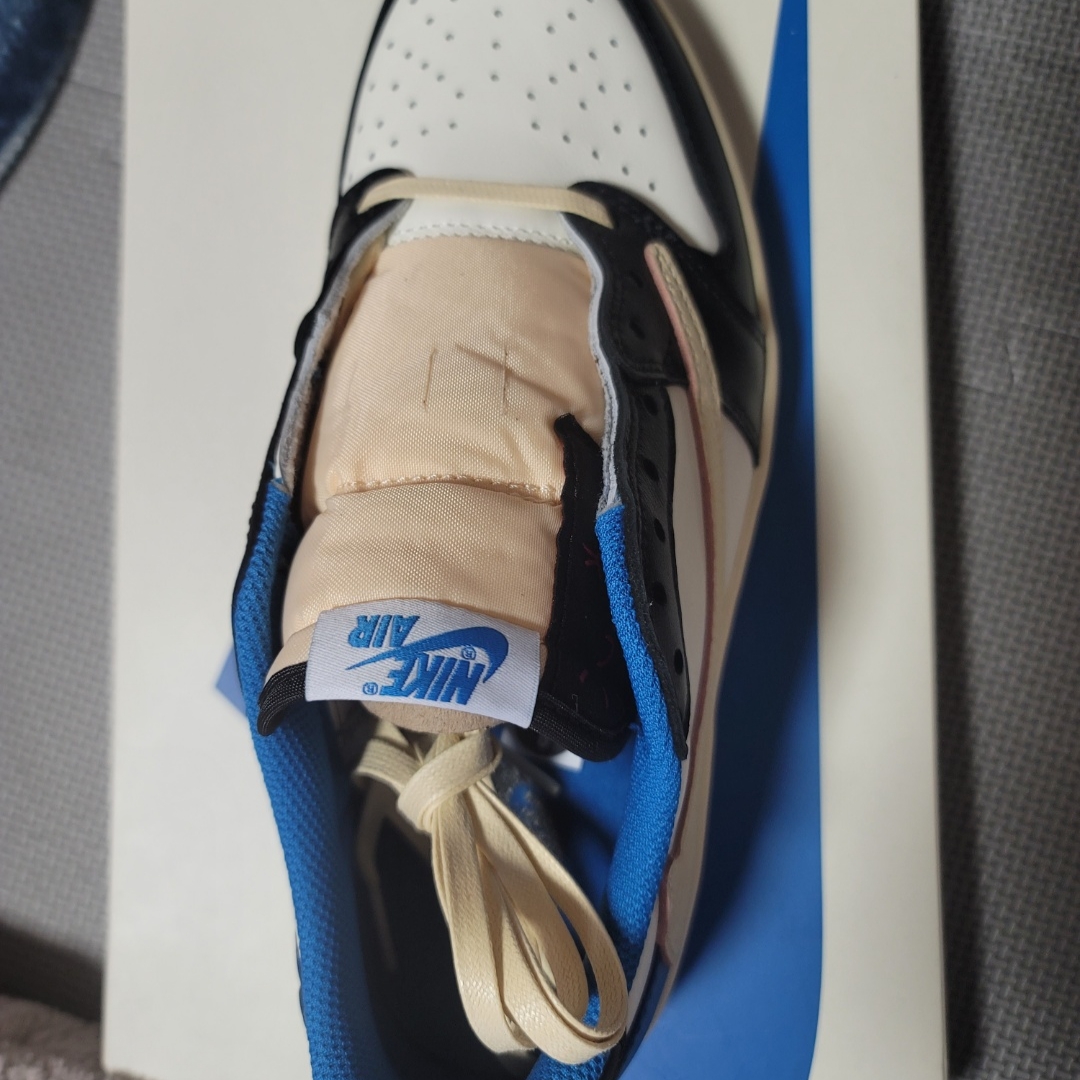 Nike x Sacai VaporWaffle Black and Gum, Jordan 1 x Travis Scott x Fragment Retro Low OG SP Military Blue 착용 스타일 - 5