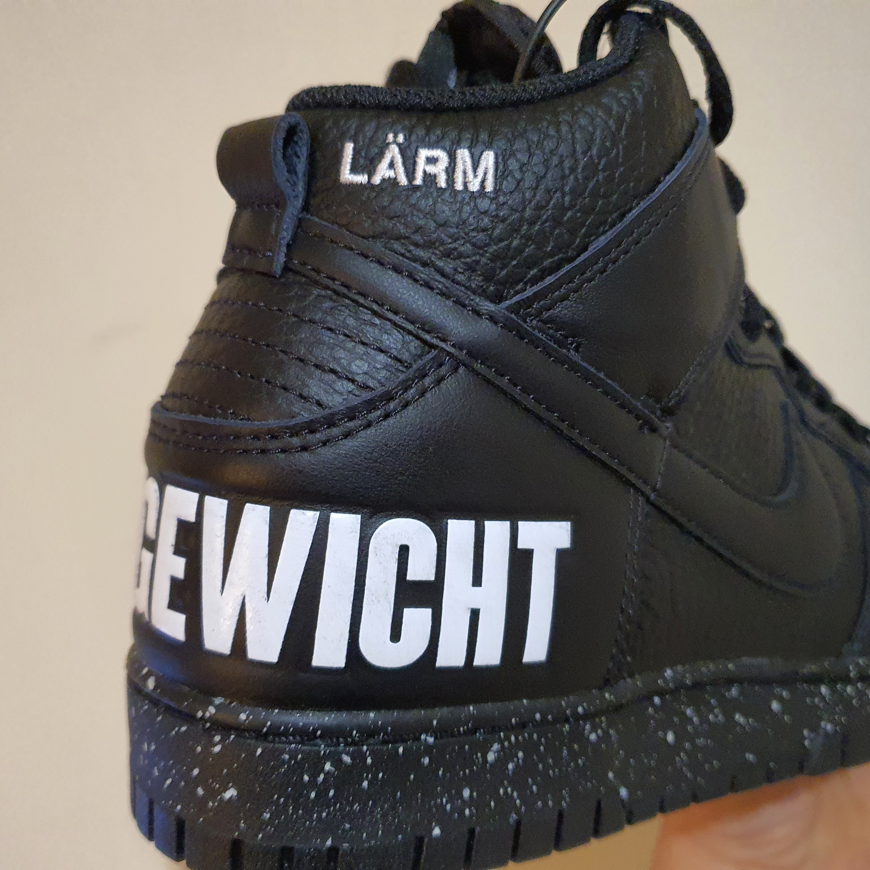 Nike x Undercover Dunk High 1985 Black 착용 스타일 - 3