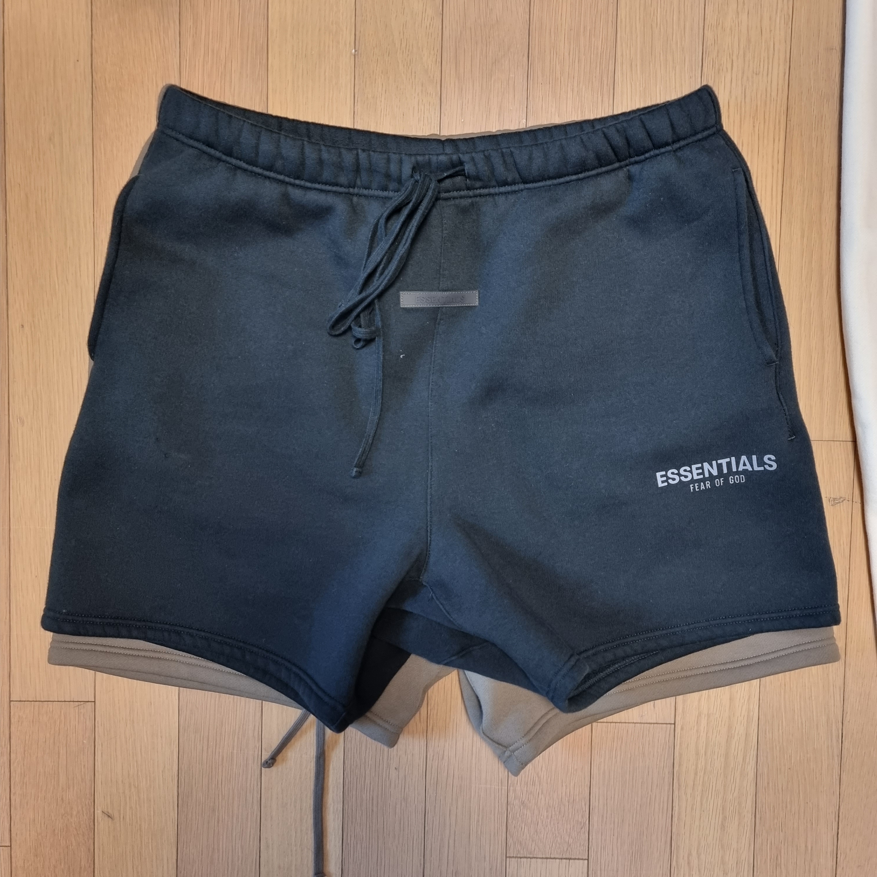 Essentials Sweatpants Black - 21SS, Essentials Sweatpants Cream - 21SS 착용 스타일 - 2